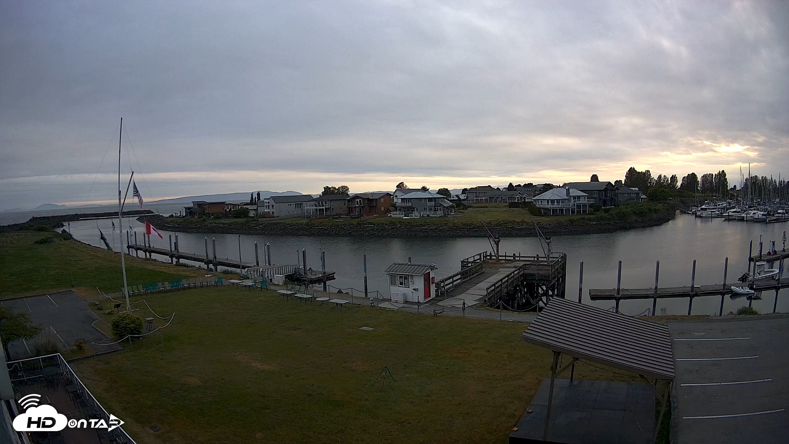 Snapshot of Point Roberts Marina SW Live Webcam taken May 6, 2026, 7:43pm PDT