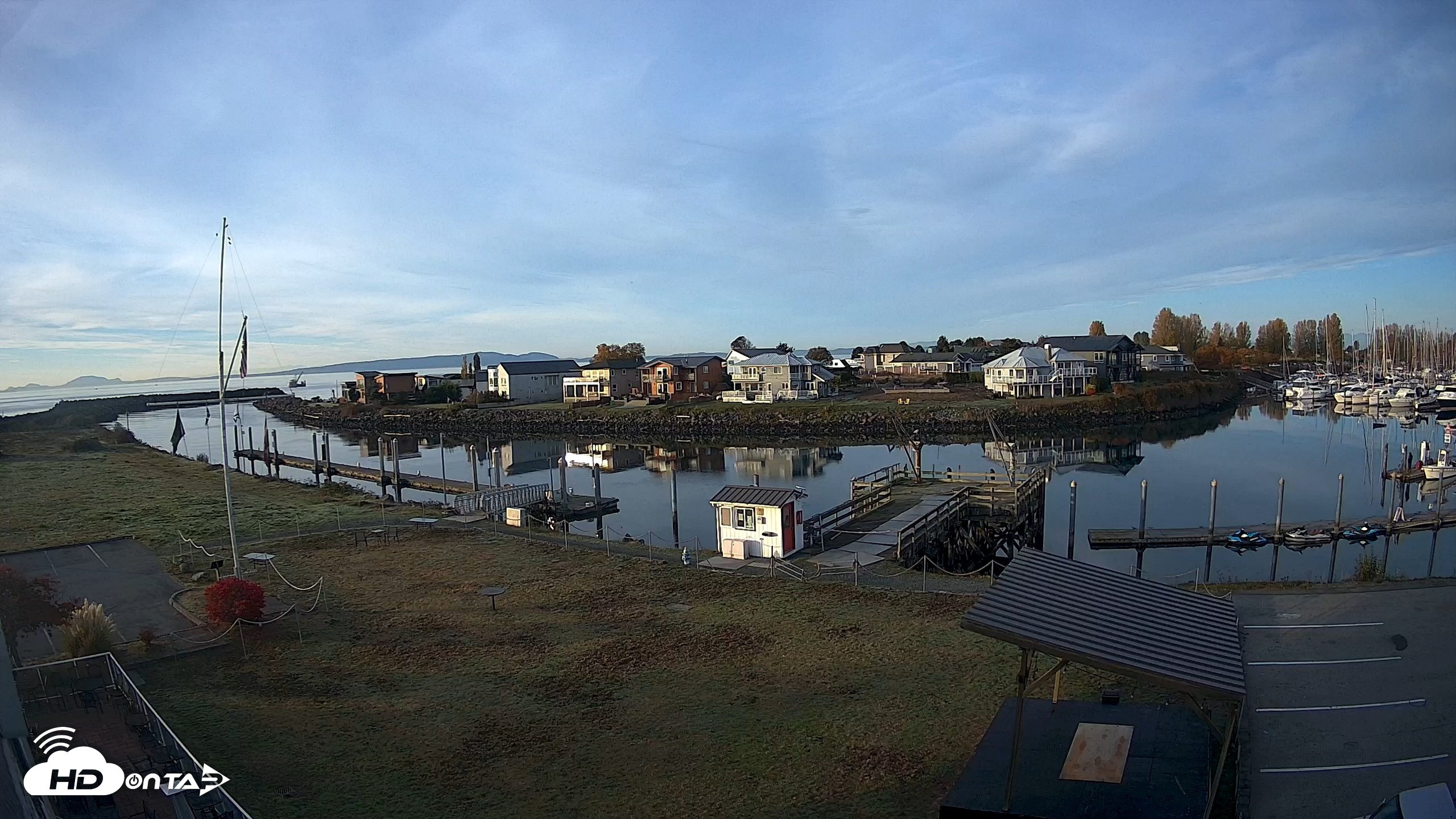 Snapshot of Point Roberts Marina SW Live Webcam taken Oct 16, 2026, 8:25am PDT