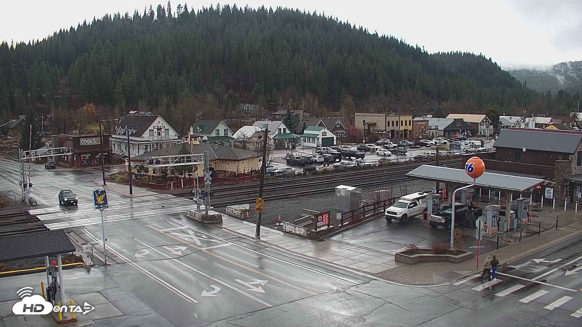 Snapshot of Downtown Truckee California Live Webcam taken Nov 16, 2025, 1:37pm PST