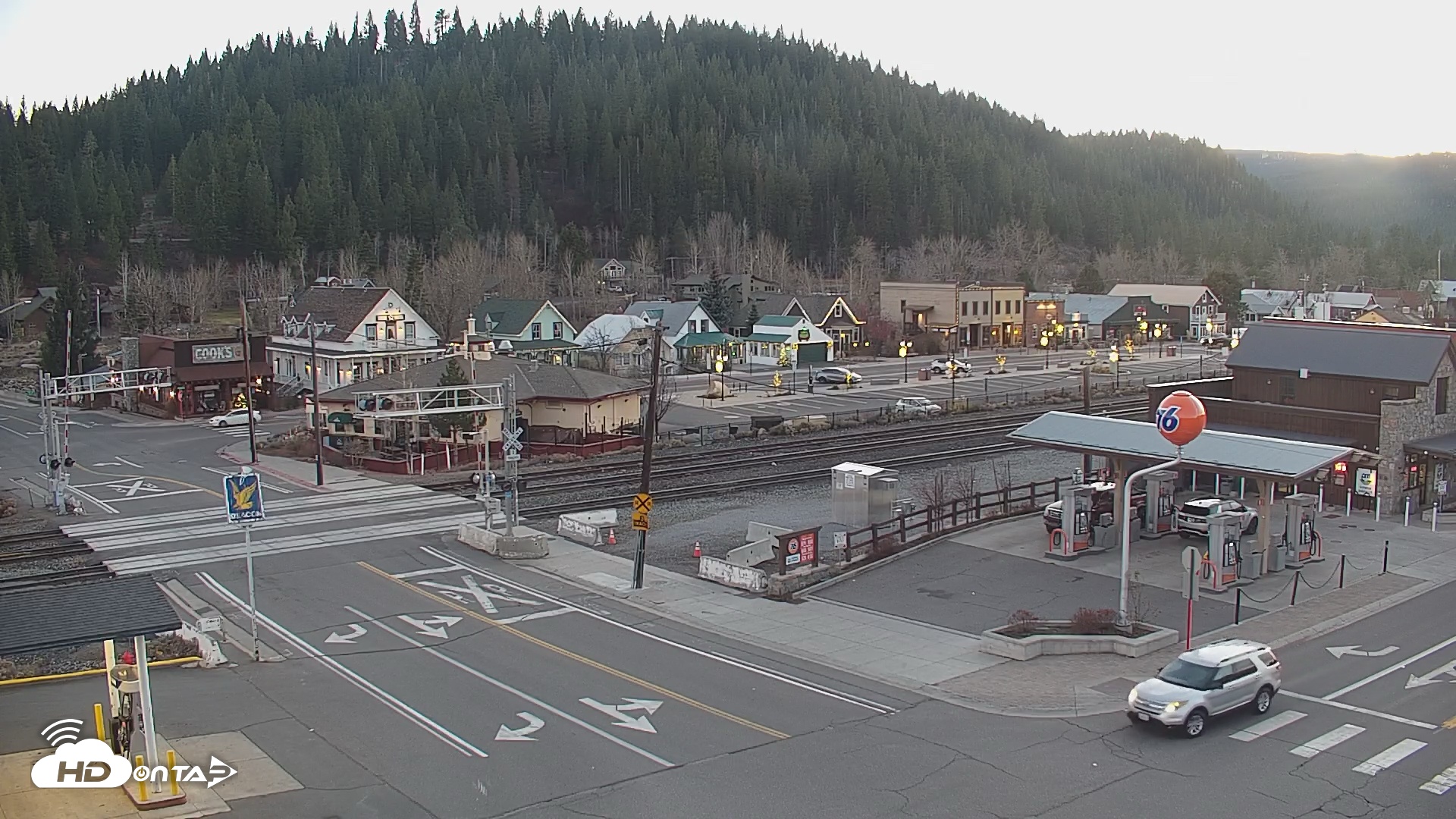 Snapshot of Downtown Truckee California Live Webcam taken Nov 27, 2025, 4:42pm PST