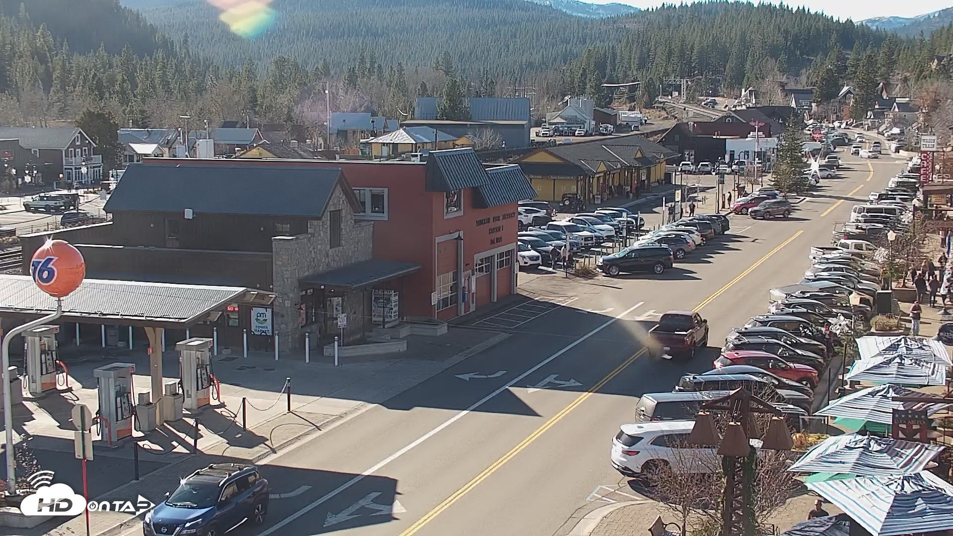 Snapshot of Downtown Truckee California Live Webcam taken Dec 6, 2025, 1:25pm PST