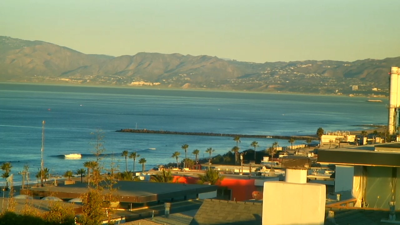 Snapshot of North Manhattan Beach Roving Surf Cam taken Jan 16, 2025, 7:33am PST