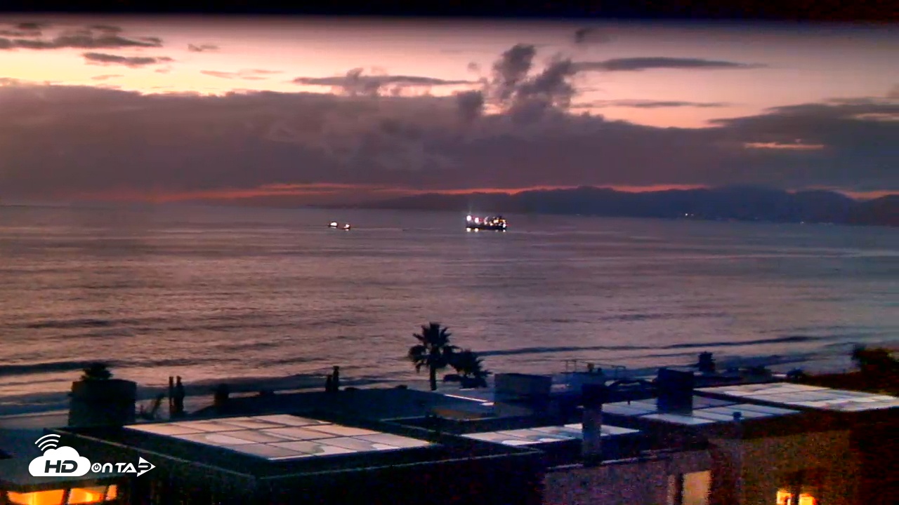 Snapshot of North Manhattan Beach Roving Surf Cam taken Oct 14, 2025, 6:46pm PDT