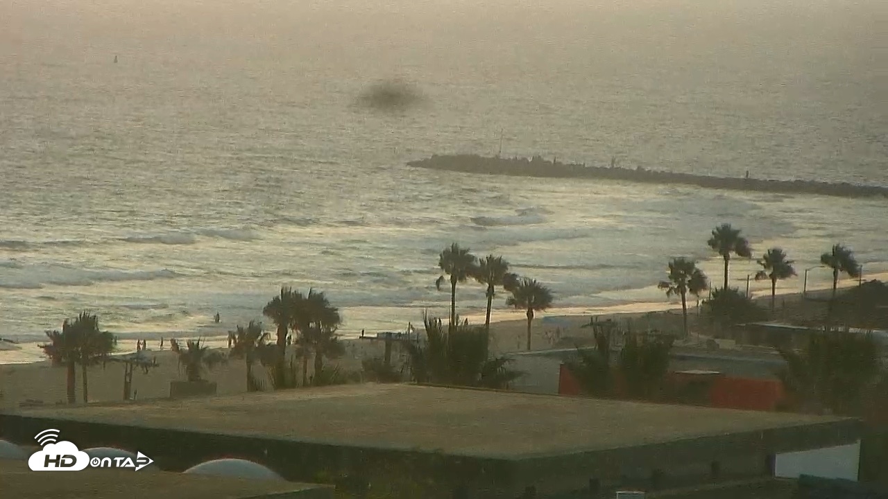 Snapshot of Hammerland Surf Live Webcam taken Aug 1, 2026, 7:50pm PDT