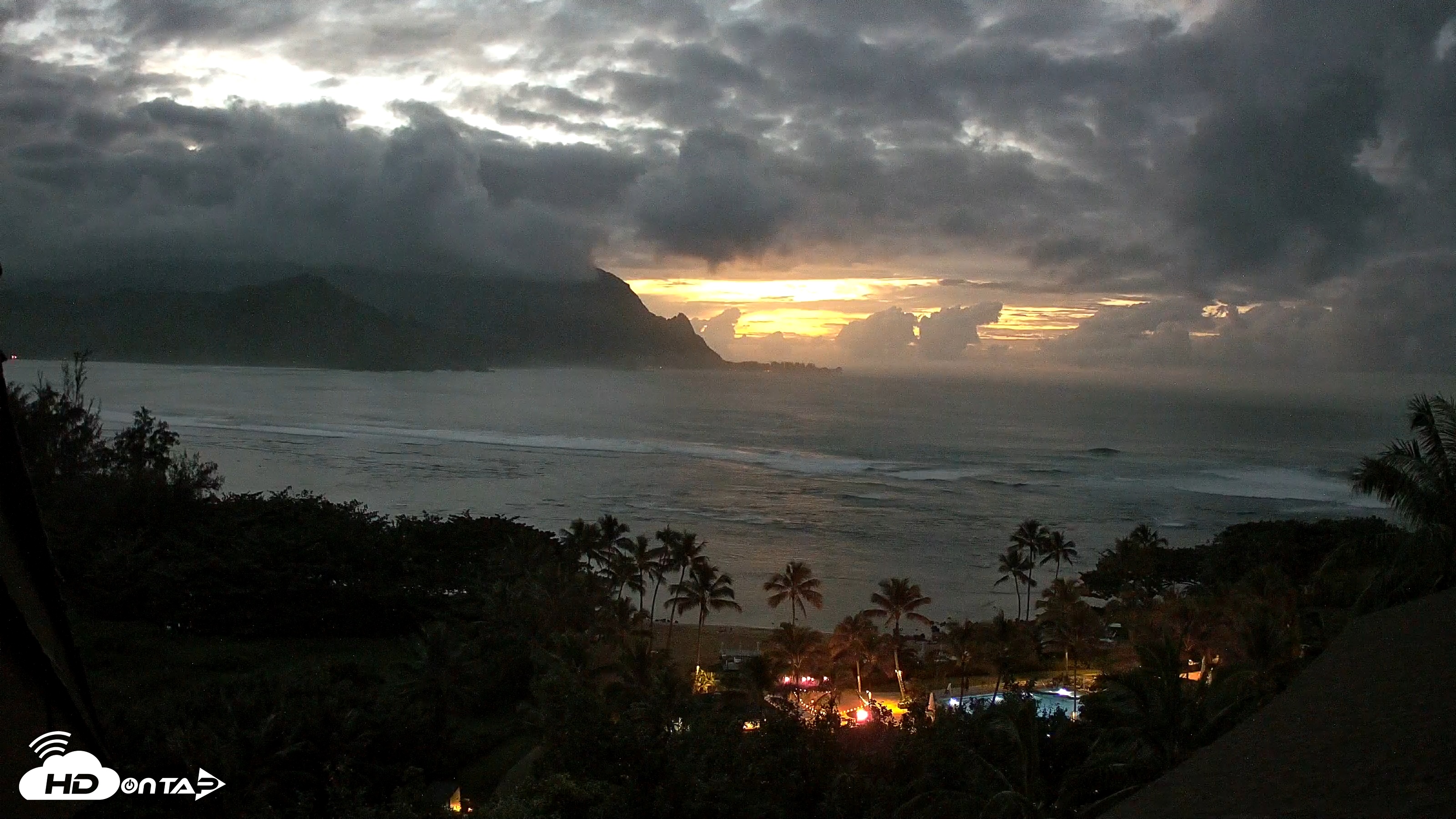 Snapshot of Hanalei Bay Resort - Kauai Hawaii Live Webcam taken Dec 19, 2025, 6:26pm HST