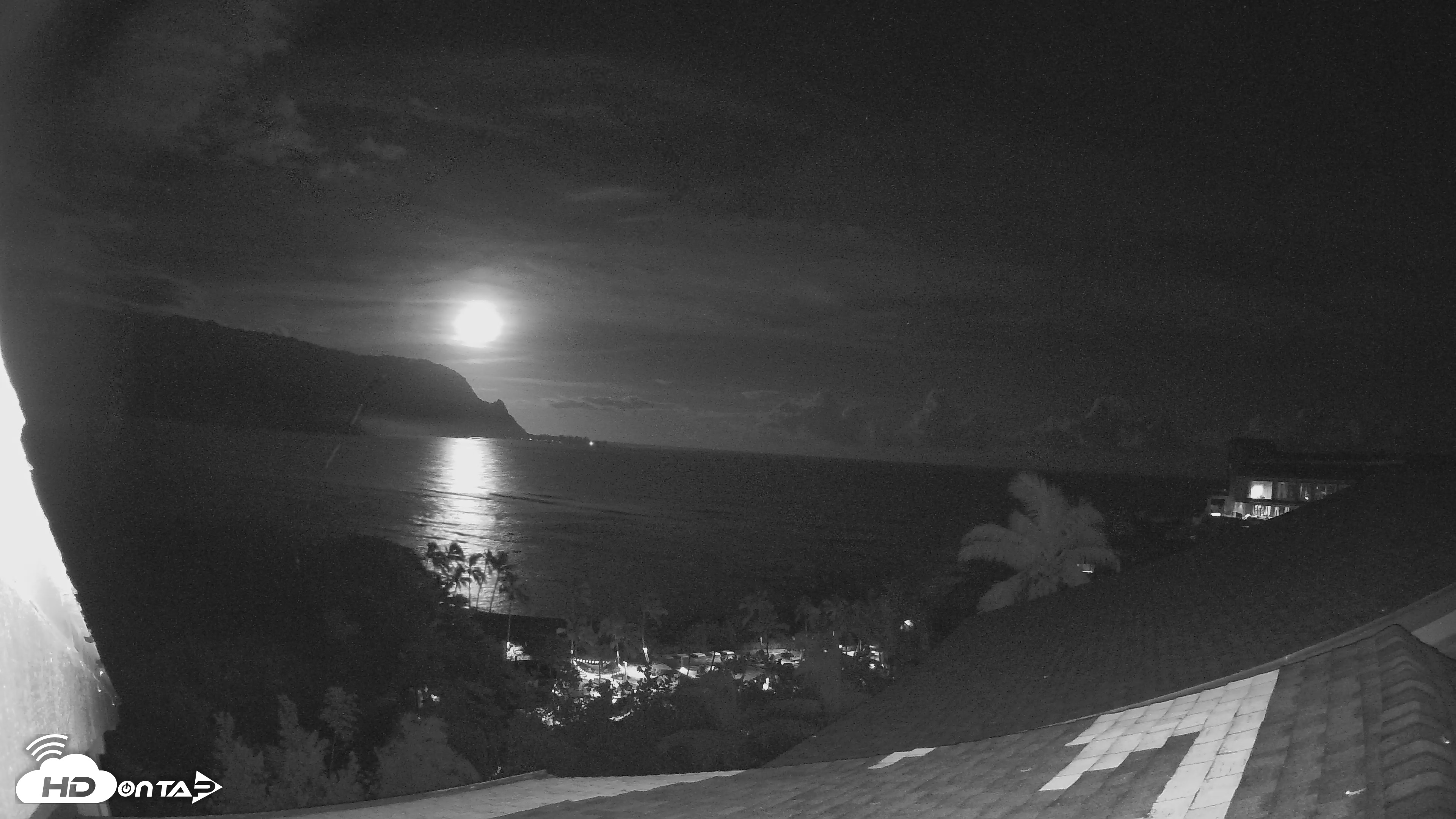 Snapshot of Hanalei Bay Resort - Kauai Hawaii Live Webcam taken Oct 23, 2026, 3:42am HST