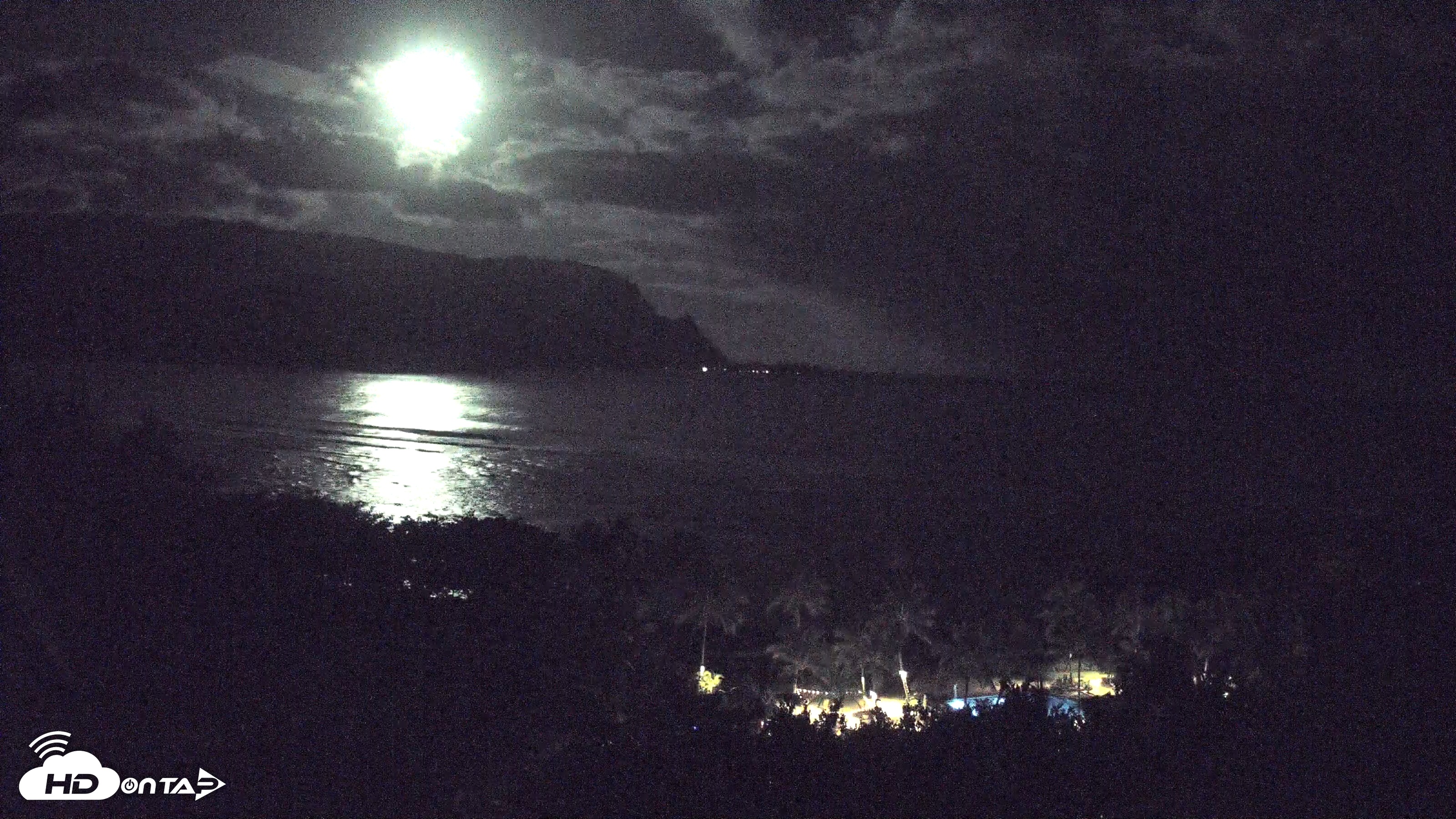 Snapshot of Hanalei Bay Resort - Kauai Hawaii Live Webcam taken Nov 1, 2025, 1:47am HST