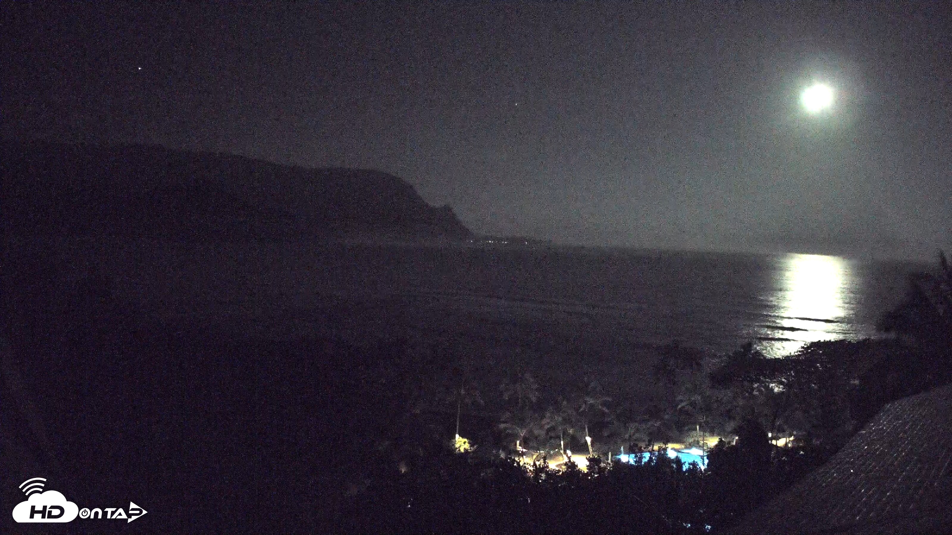 Snapshot of Hanalei Bay Resort - Kauai Hawaii Live Webcam taken Jan 29, 2026, 3:31am HST