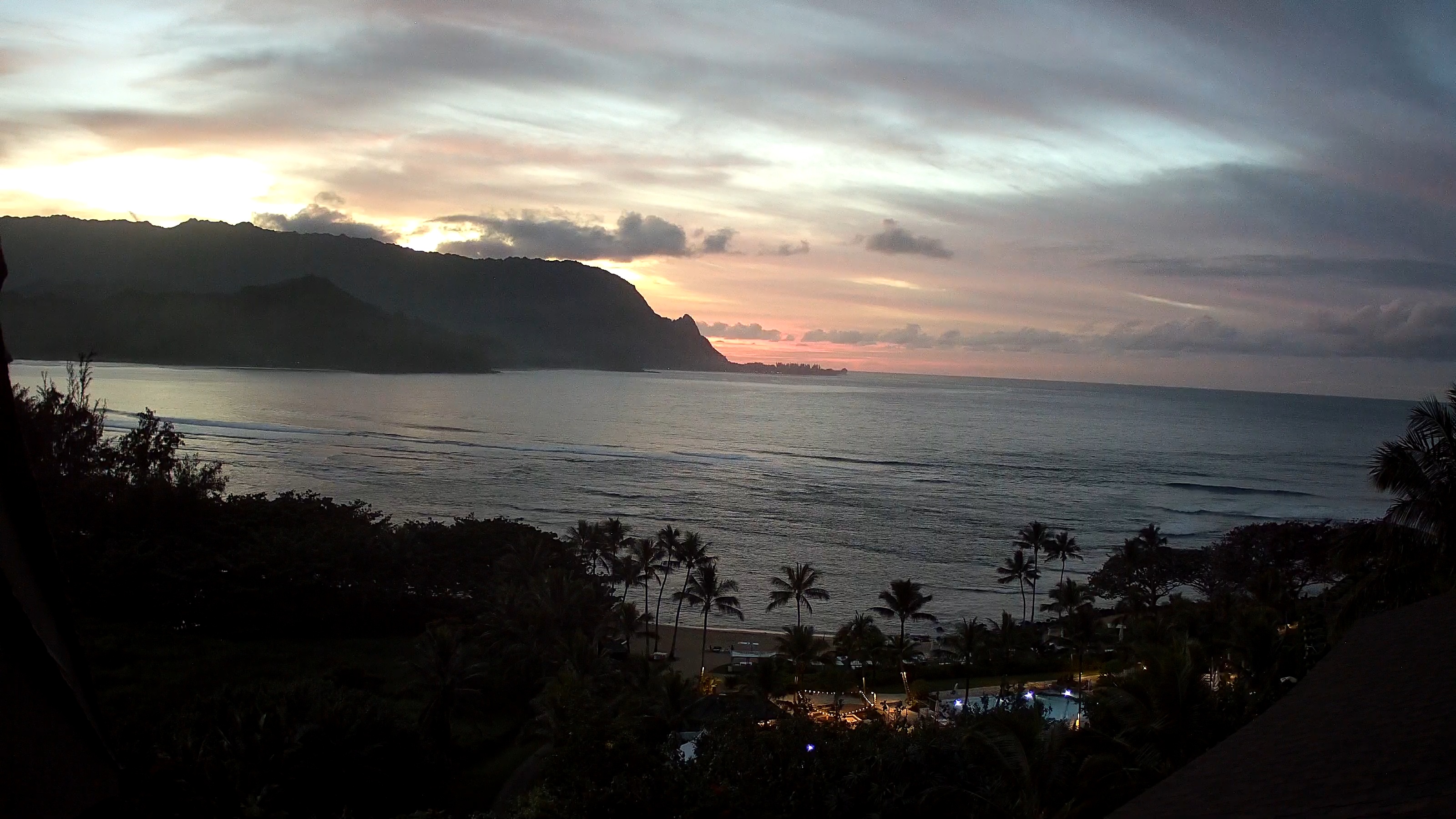 Snapshot of Hanalei Bay Resort - Kauai Hawaii Live Webcam taken Jan 21, 2025, 6:41pm HST