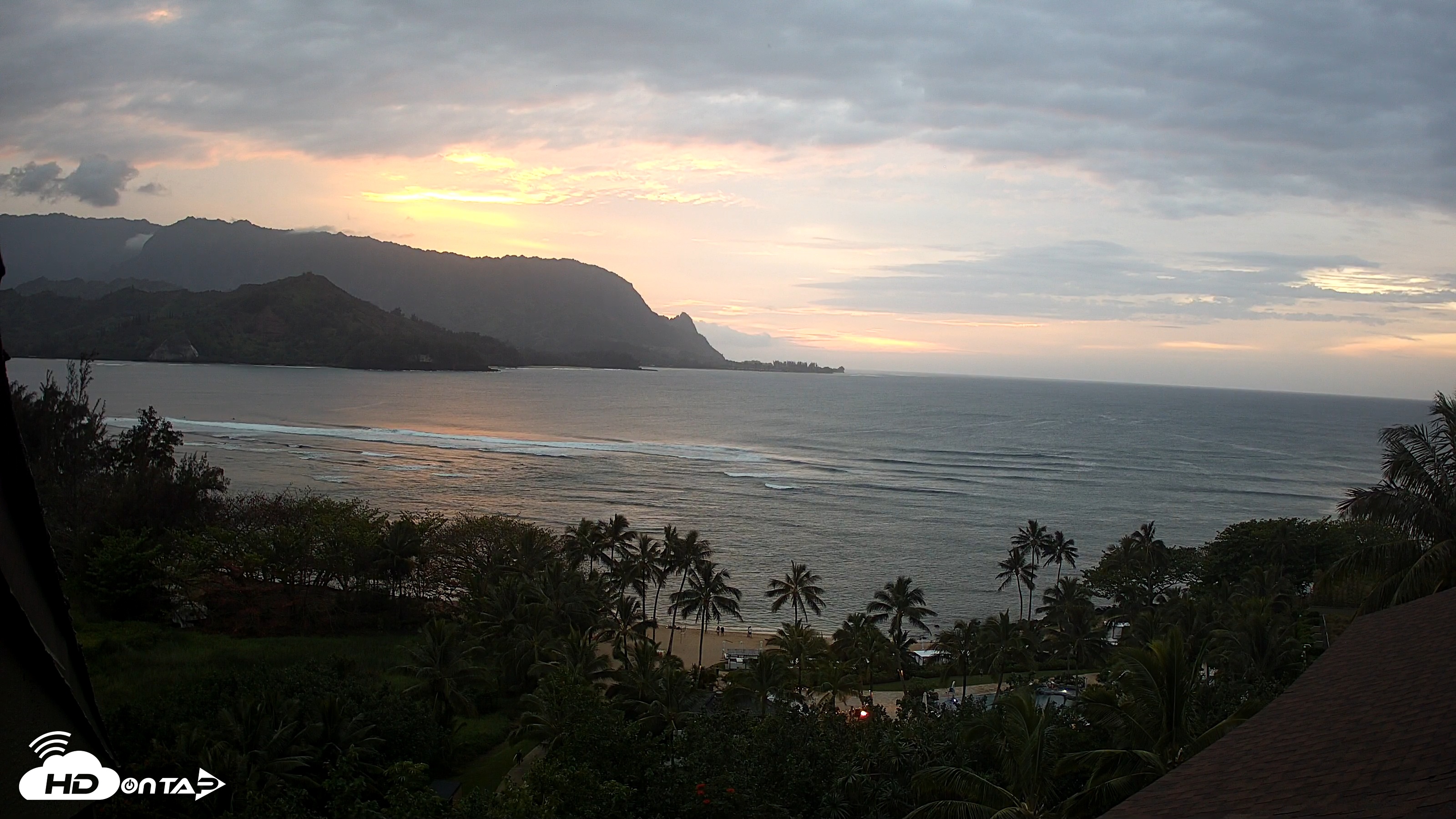 Snapshot of Hanalei Bay Resort - Kauai Hawaii Live Webcam taken Mar 6, 2026, 6:44pm HST