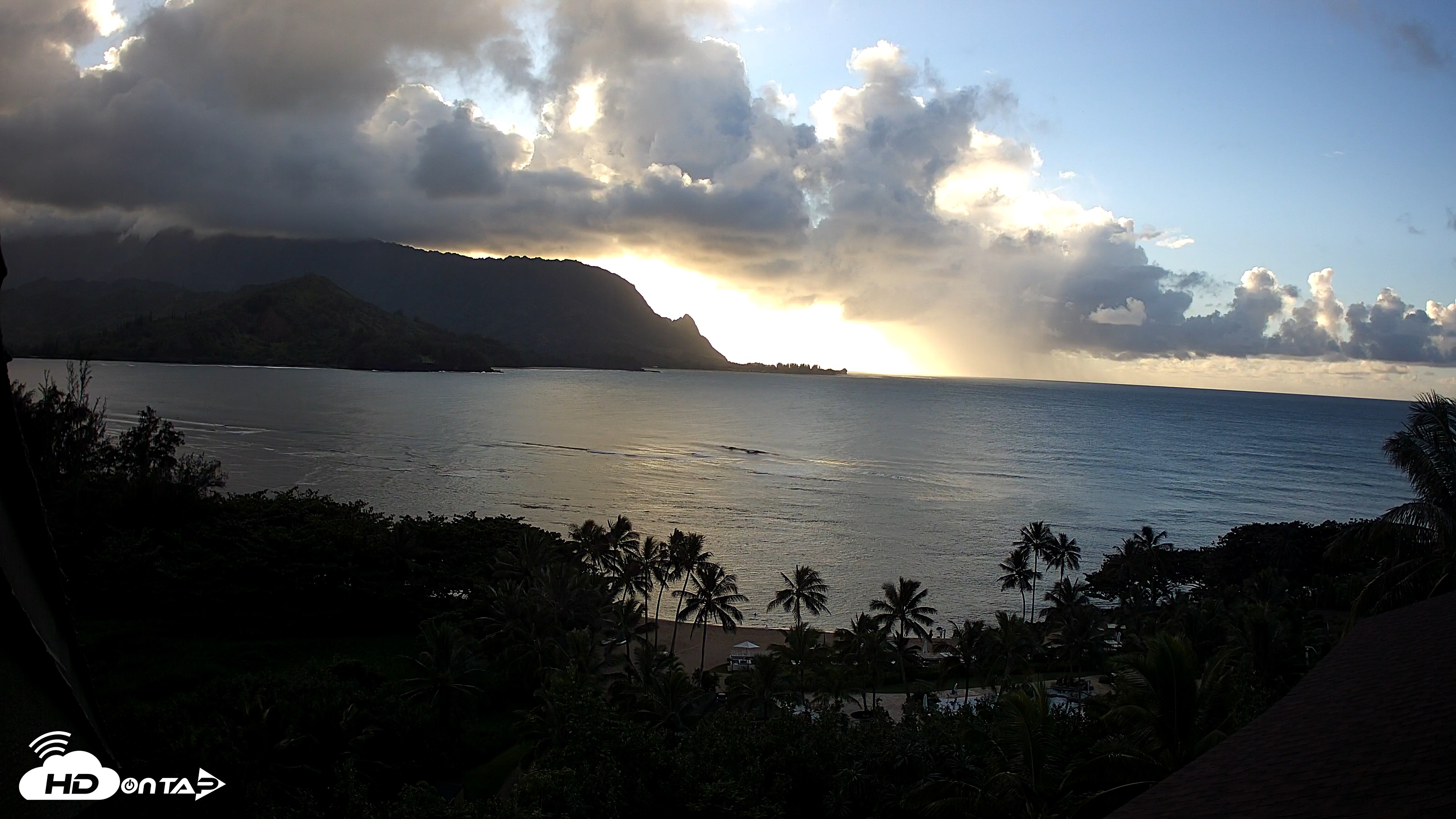 Snapshot of Hanalei Bay Resort - Kauai Hawaii Live Webcam taken Oct 30, 2025, 5:27pm HST