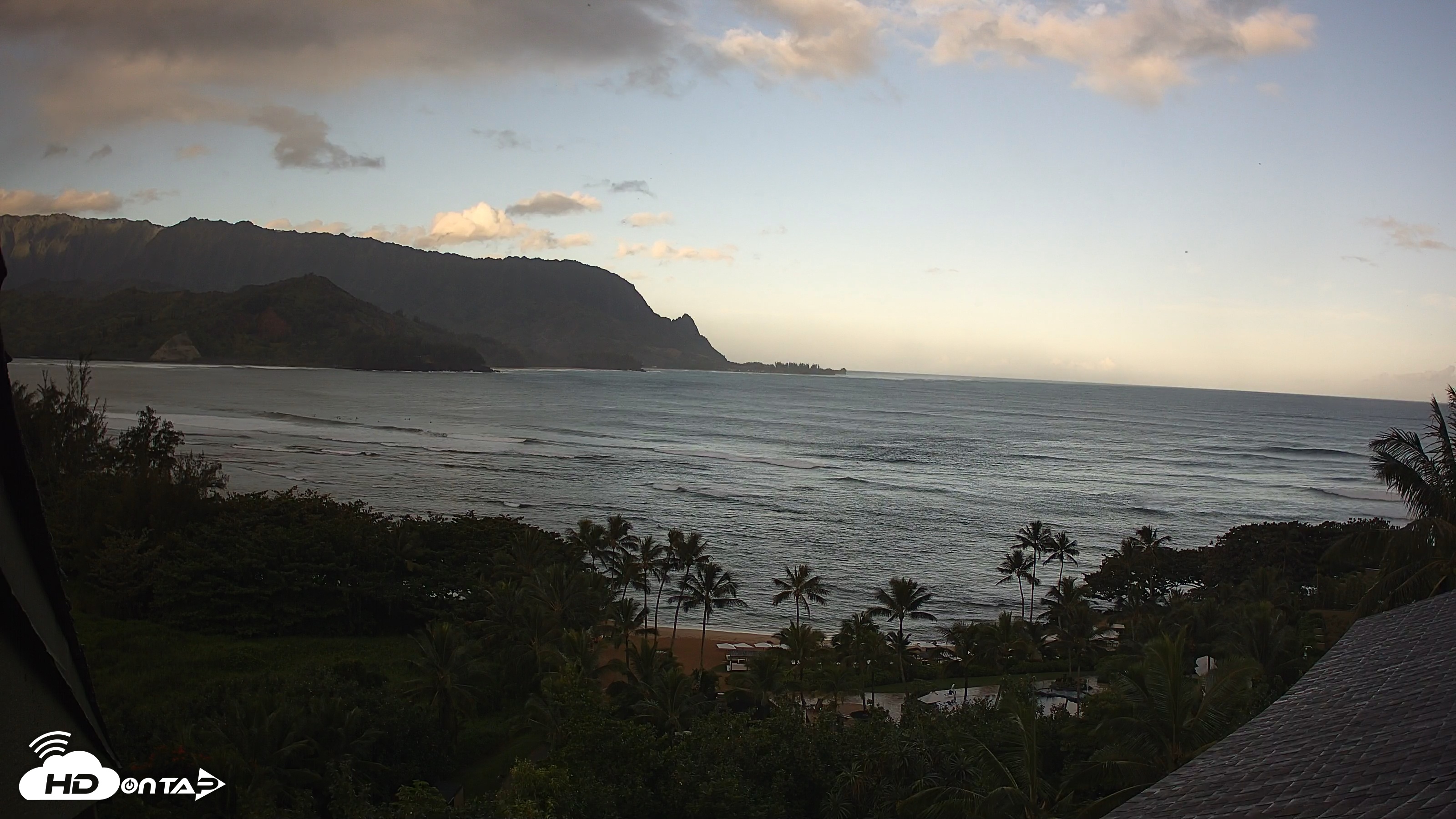 Snapshot of Hanalei Bay Resort - Kauai Hawaii Live Webcam taken Dec 5, 2025, 8:06am HST