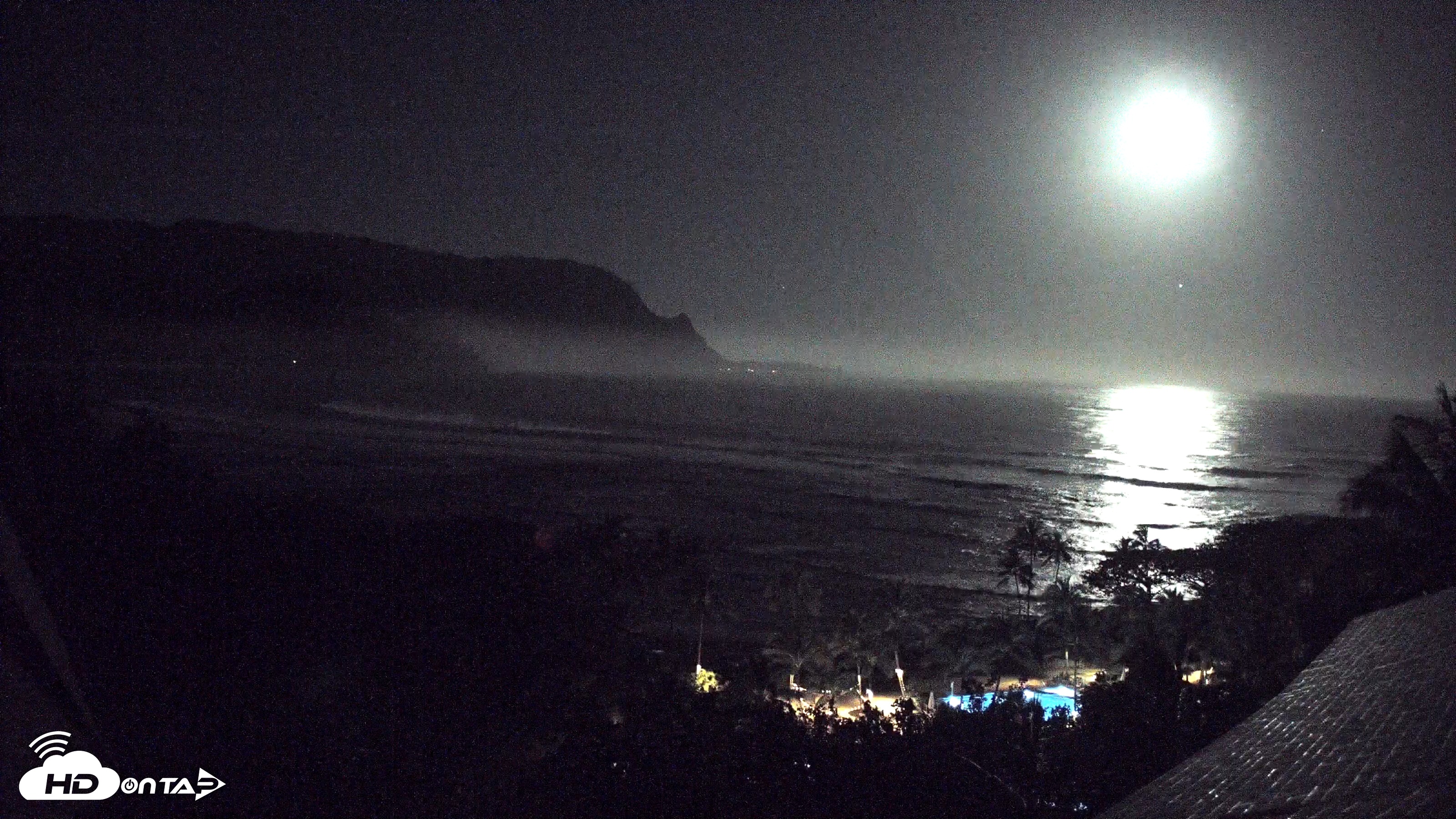 Snapshot of Hanalei Bay Resort - Kauai Hawaii Live Webcam taken Jan 31, 2026, 5:30am HST
