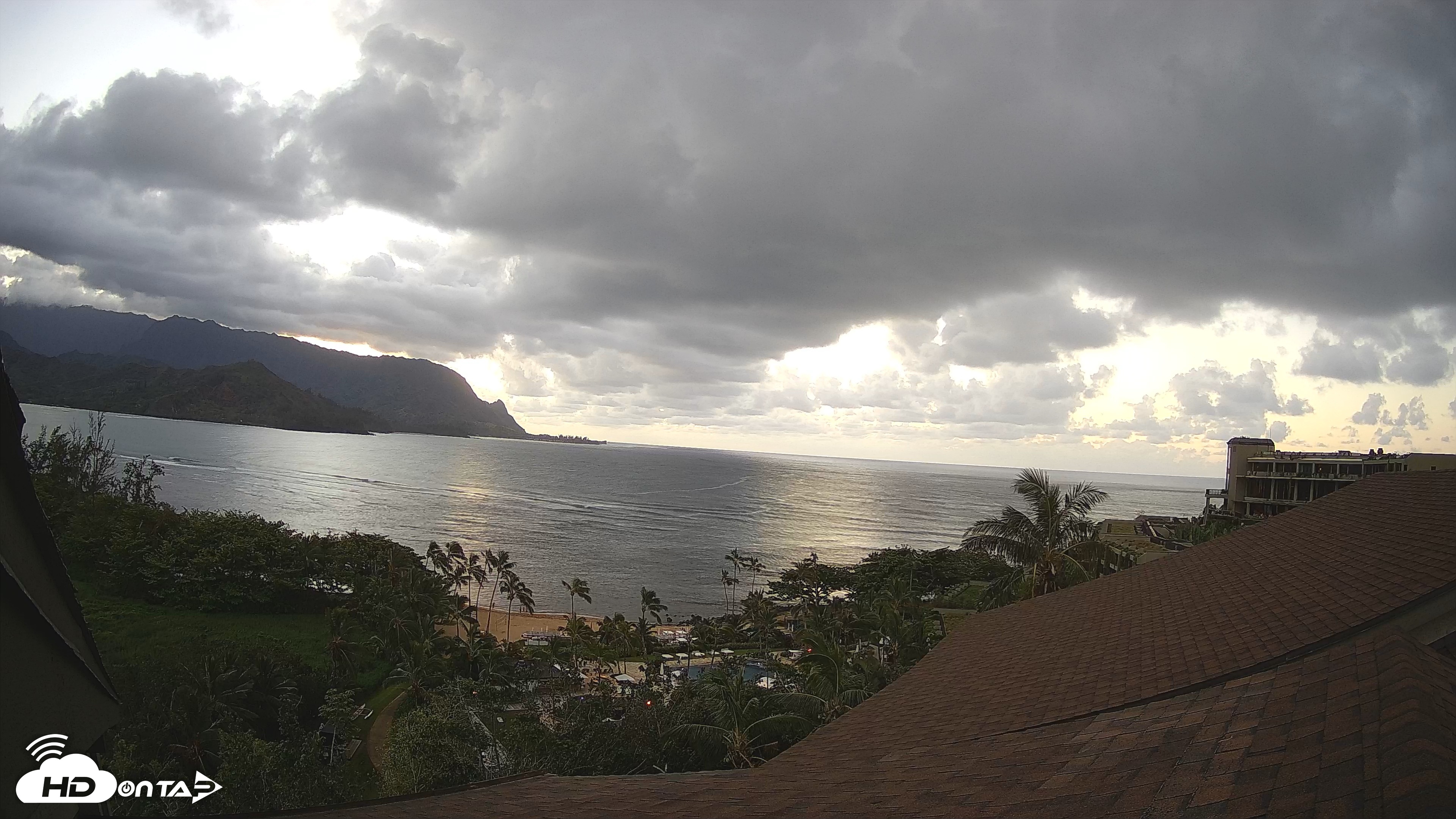 Snapshot of Hanalei Bay Resort - Kauai Hawaii Live Webcam taken Oct 5, 2026, 6:23pm HST