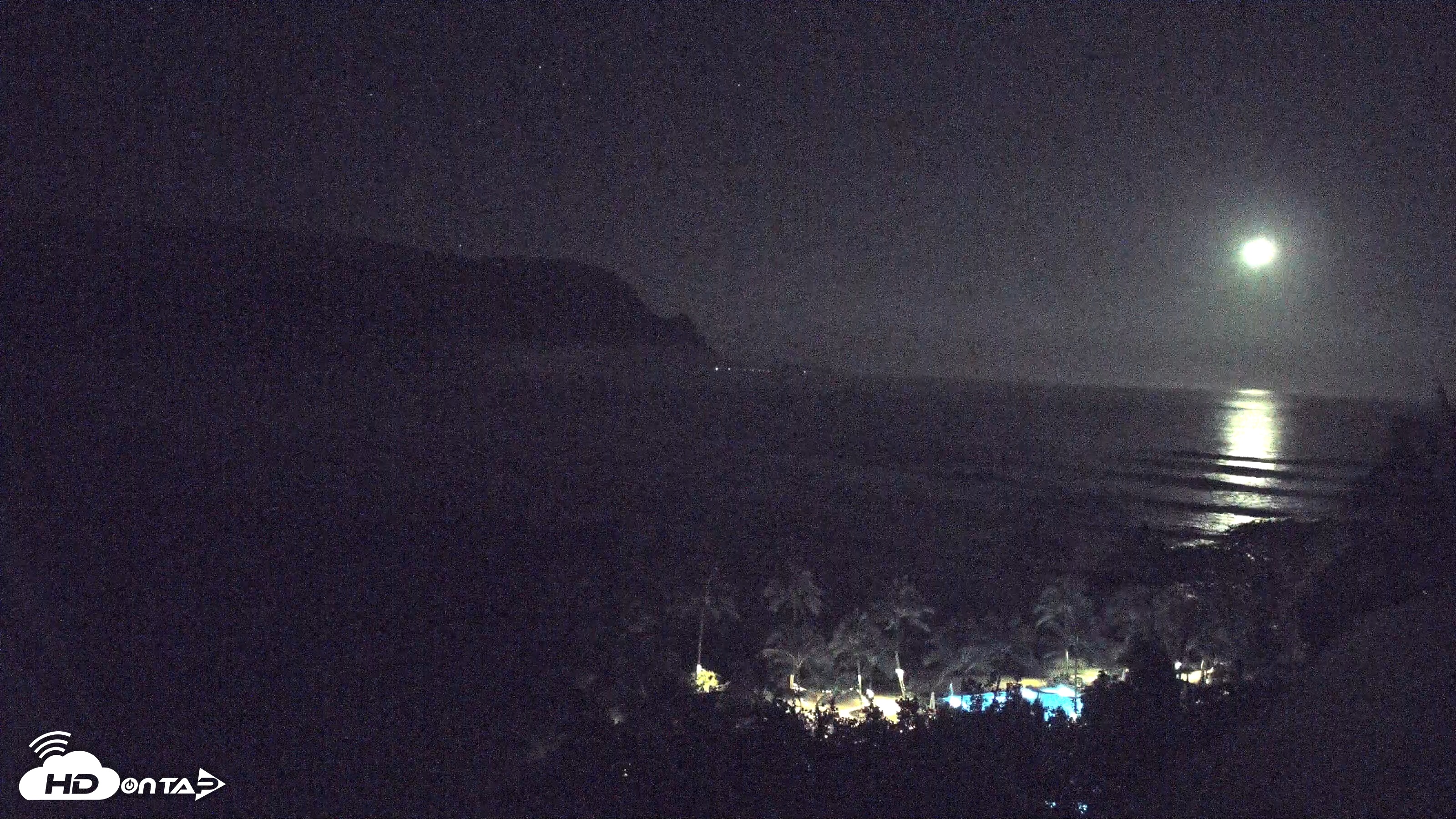 Snapshot of Hanalei Bay Resort - Kauai Hawaii Live Webcam taken Jan 28, 2026, 2:49am HST