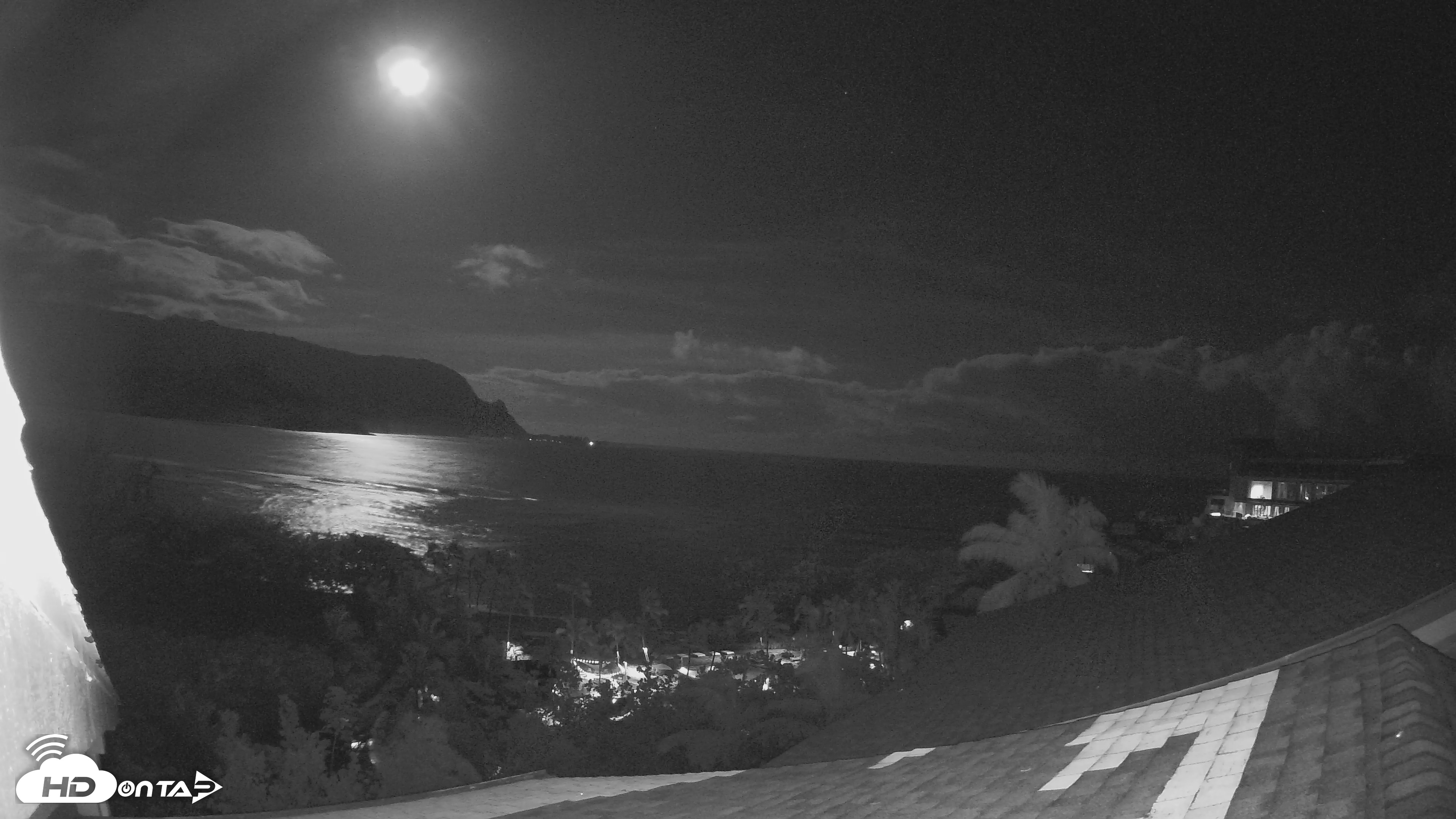 Snapshot of Hanalei Bay Resort - Kauai Hawaii Live Webcam taken Oct 23, 2026, 2:29am HST
