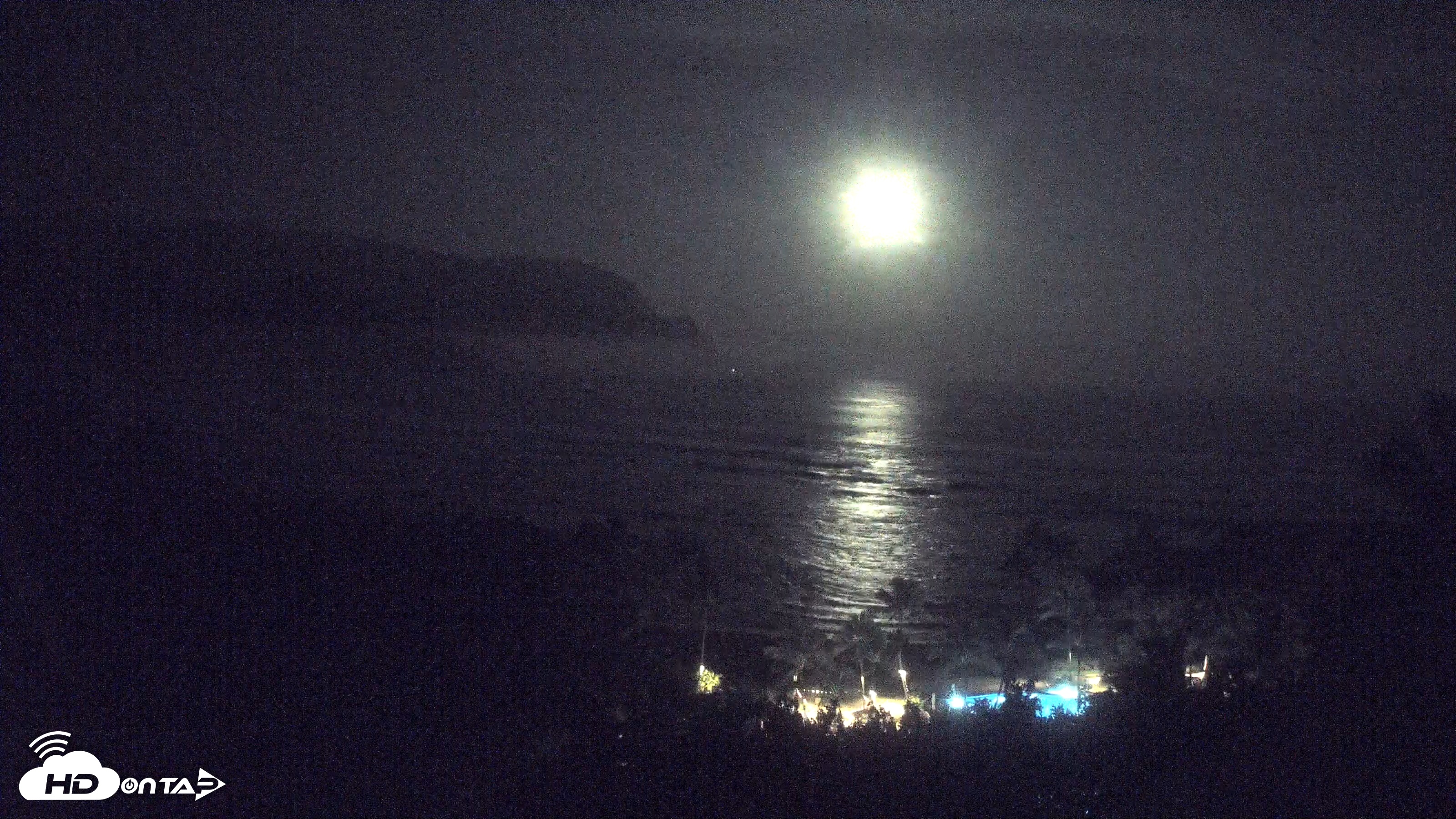 Snapshot of Hanalei Bay Resort - Kauai Hawaii Live Webcam taken Dec 1, 2025, 2:51am HST