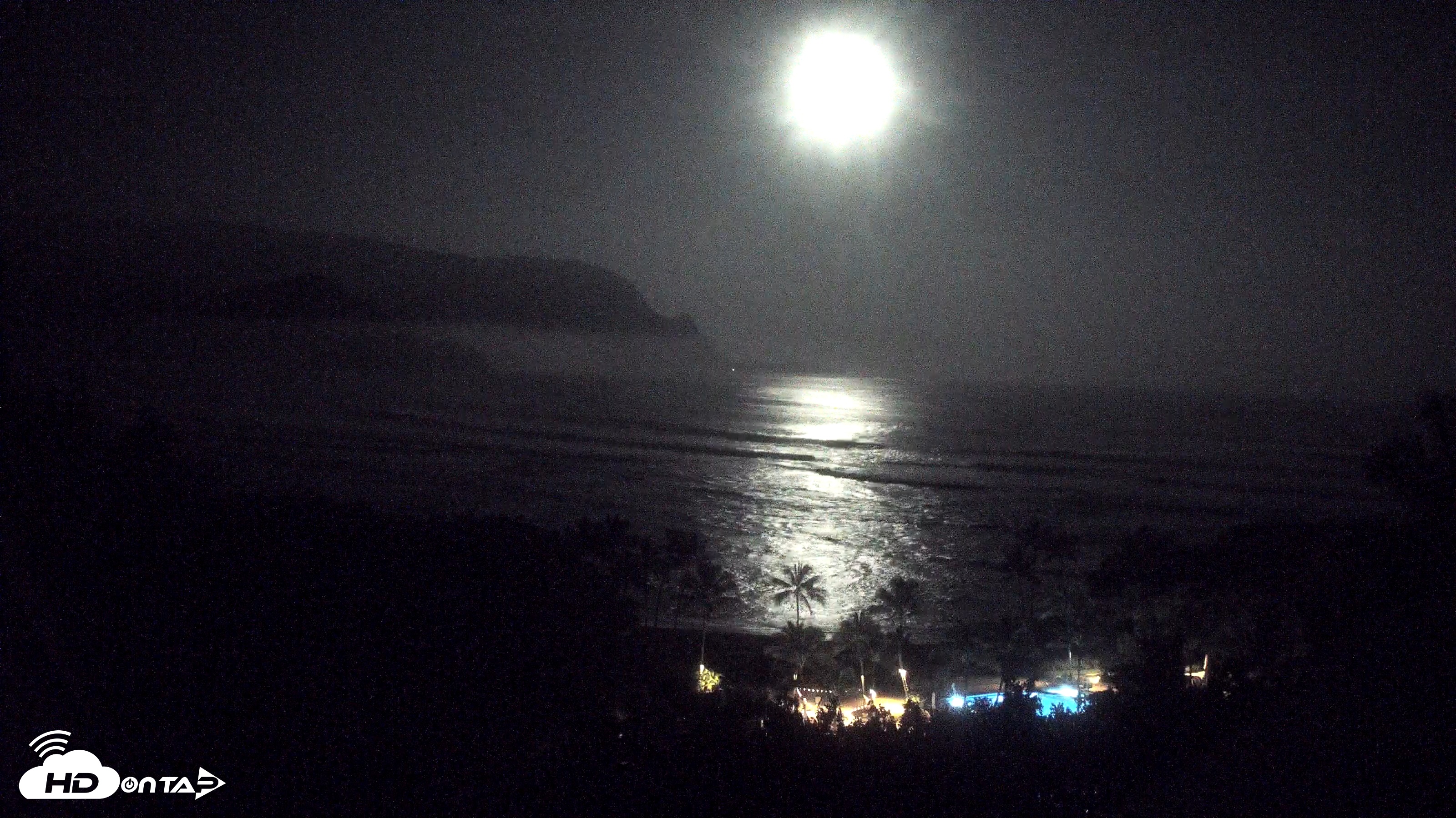 Snapshot of Hanalei Bay Resort - Kauai Hawaii Live Webcam taken Dec 1, 2025, 2:27am HST