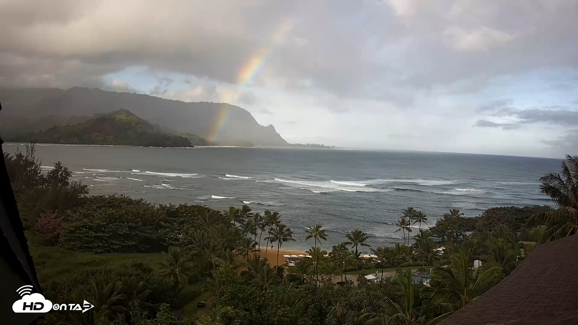Snapshot of Hanalei Bay Resort - Kauai Hawaii Live Webcam taken Dec 23, 2025, 8:24am HST