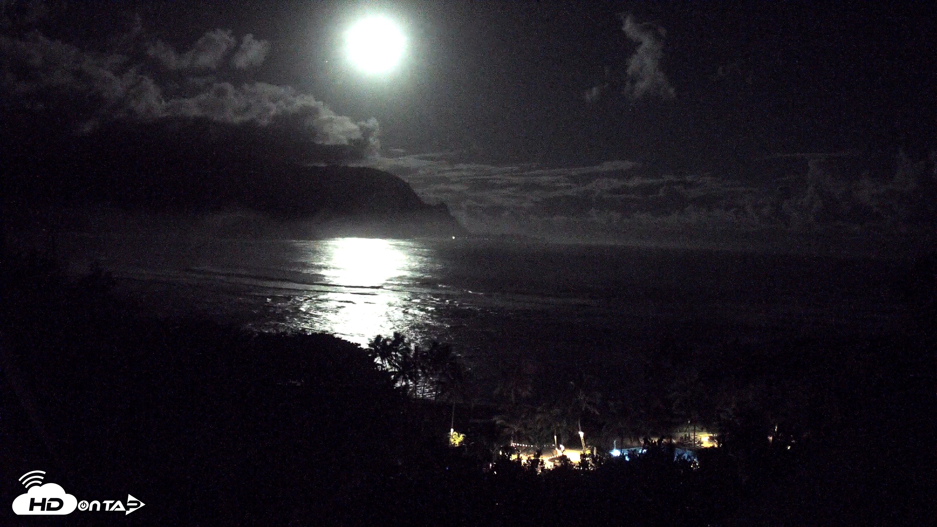 Snapshot of Hanalei Bay Resort - Kauai Hawaii Live Webcam taken Nov 2, 2025, 2:41am HST