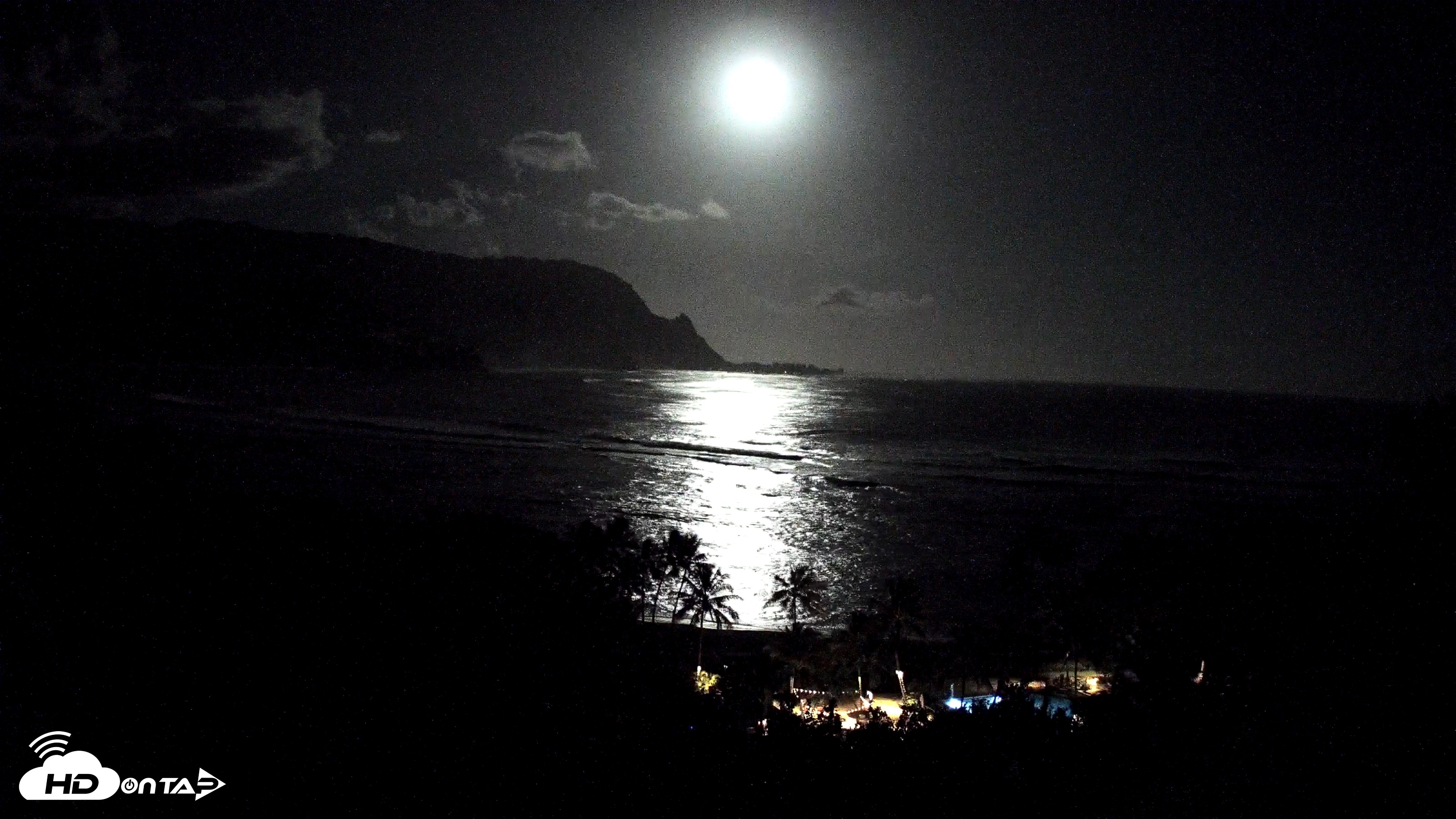 Snapshot of Hanalei Bay Resort - Kauai Hawaii Live Webcam taken Nov 3, 2025, 3:45am HST