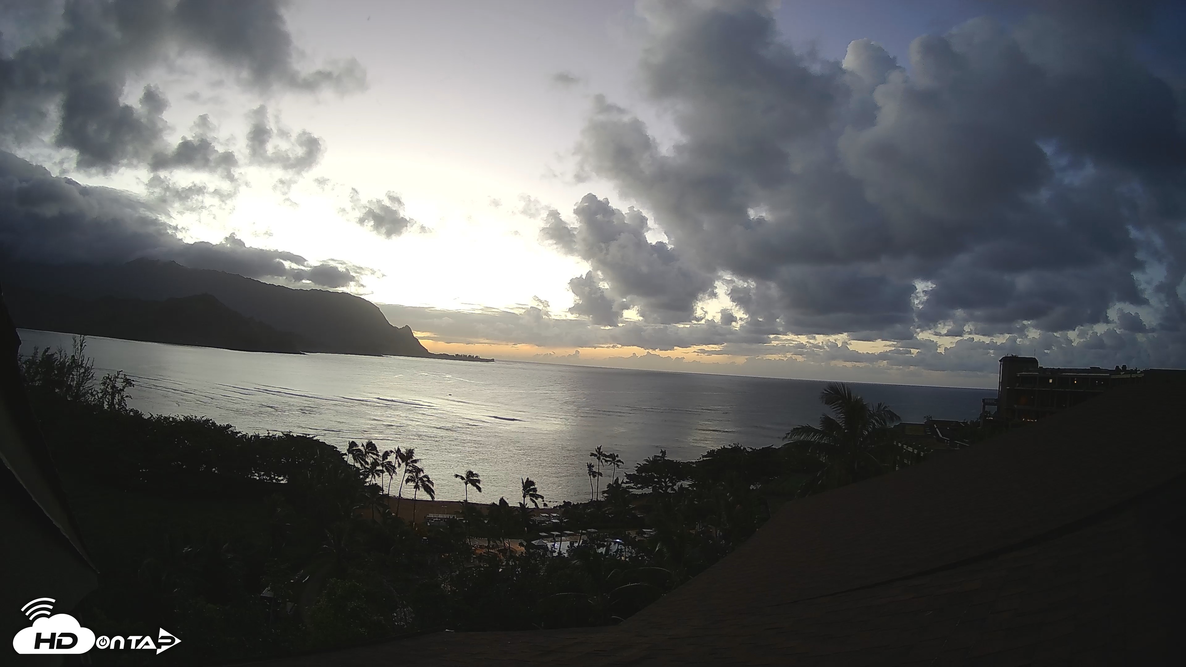 Snapshot of Hanalei Bay Resort - Kauai Hawaii Live Webcam taken Oct 21, 2026, 6:23pm HST