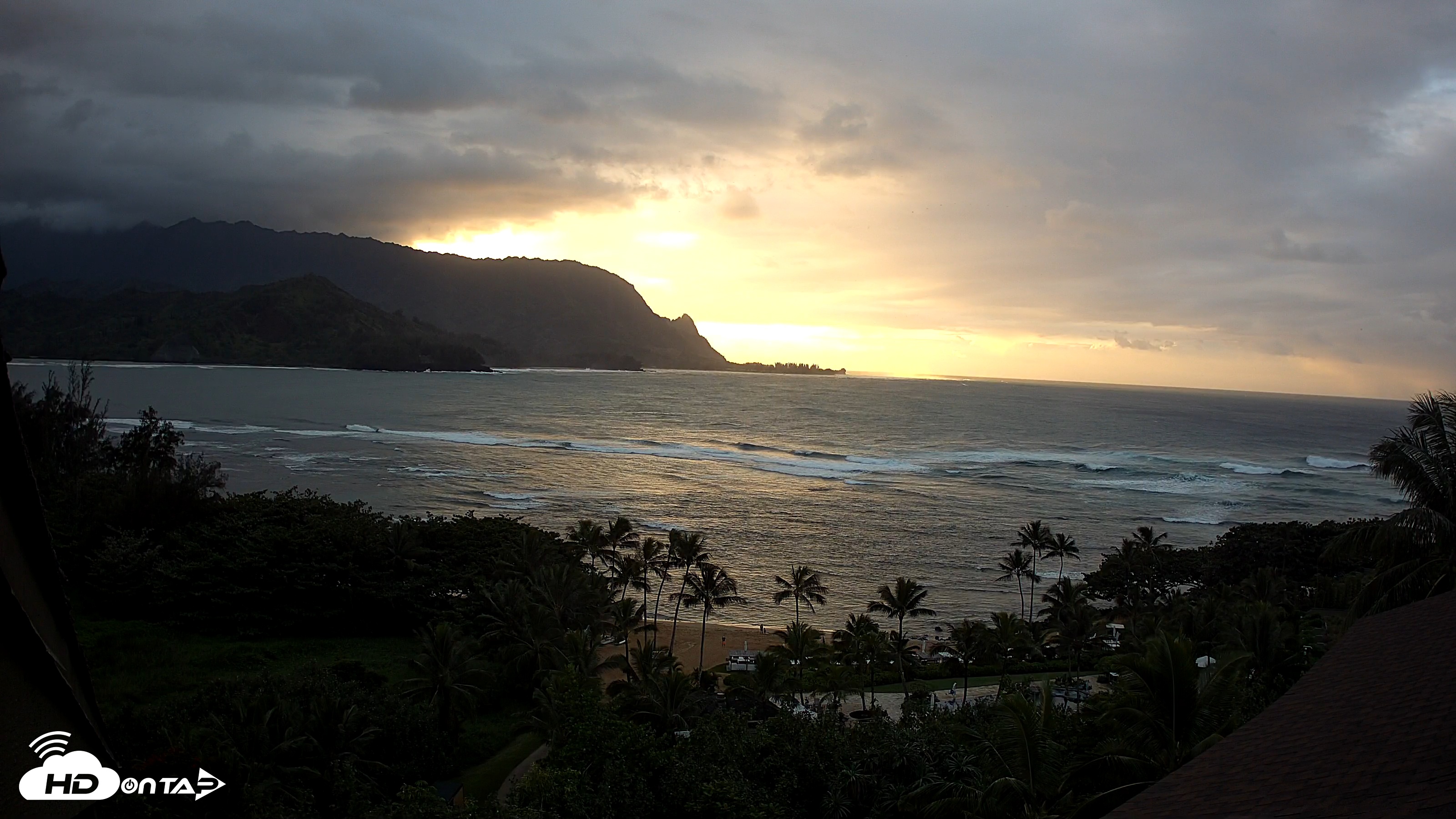 Snapshot of Hanalei Bay Resort - Kauai Hawaii Live Webcam taken Nov 11, 2025, 5:42pm HST