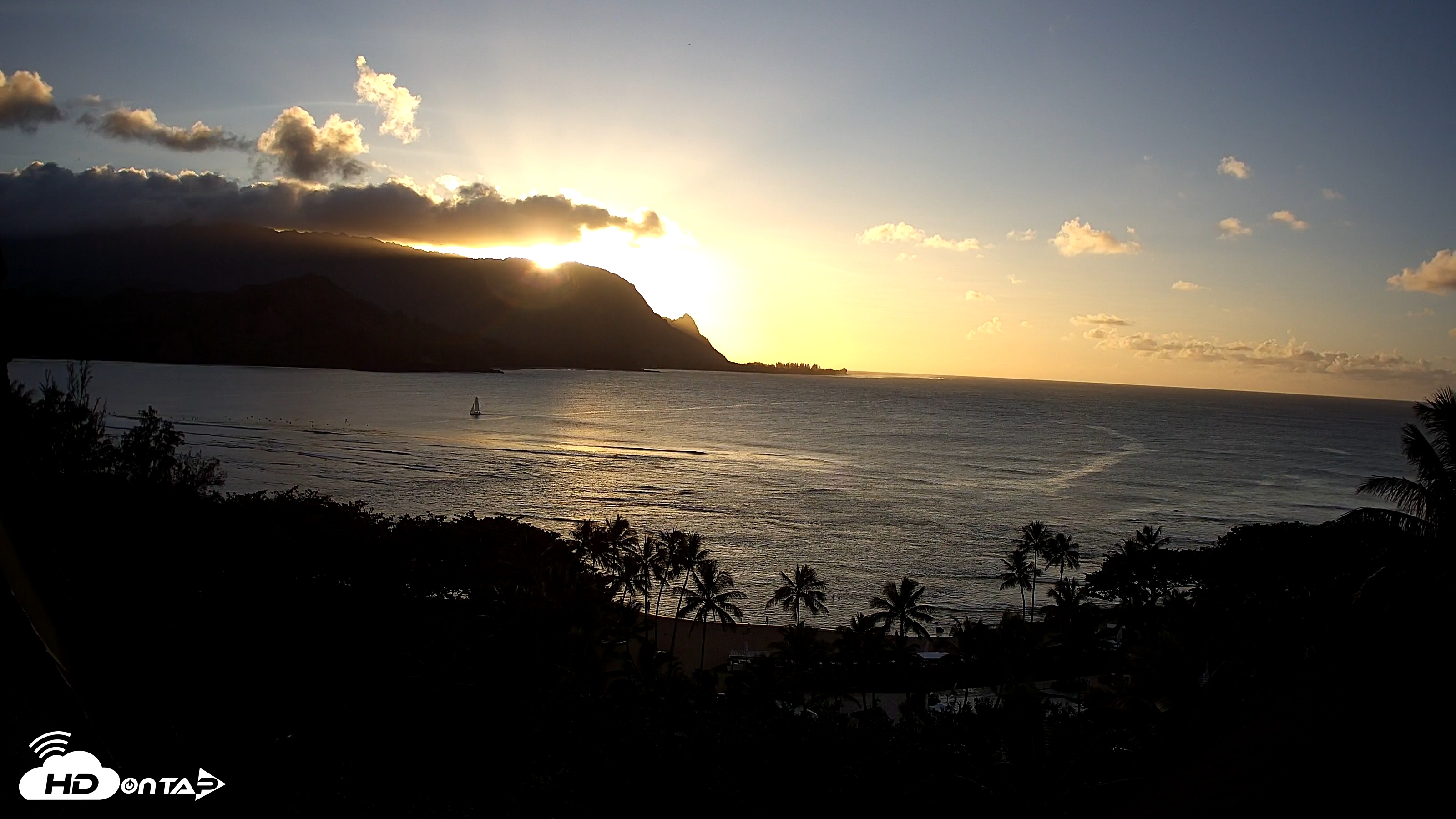 Snapshot of Hanalei Bay Resort - Kauai Hawaii Live Webcam taken Oct 4, 2025, 6:02pm HST