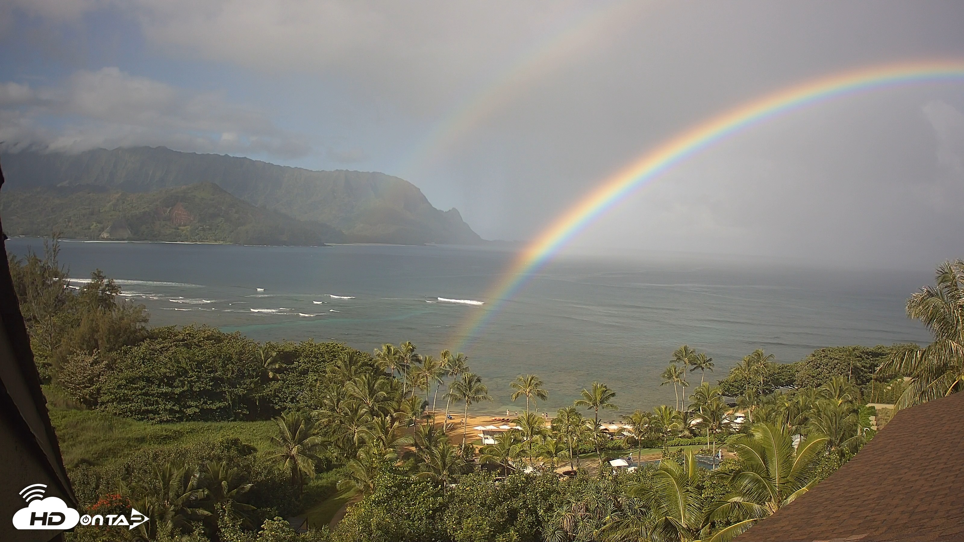 Snapshot of Hanalei Bay Resort - Kauai Hawaii Live Webcam taken Nov 18, 2025, 9:14am HST