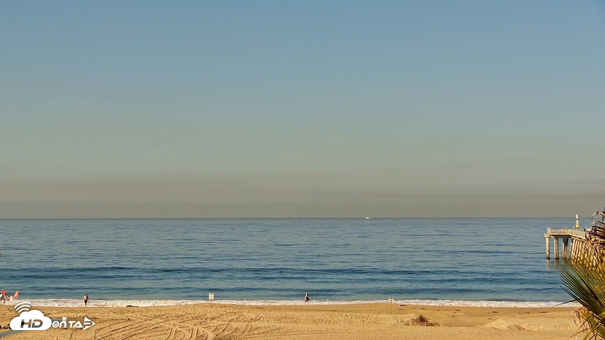 Snapshot of Hermosa Beach Pier South Live Webcam taken Oct 19, 2026, 9:42am PDT