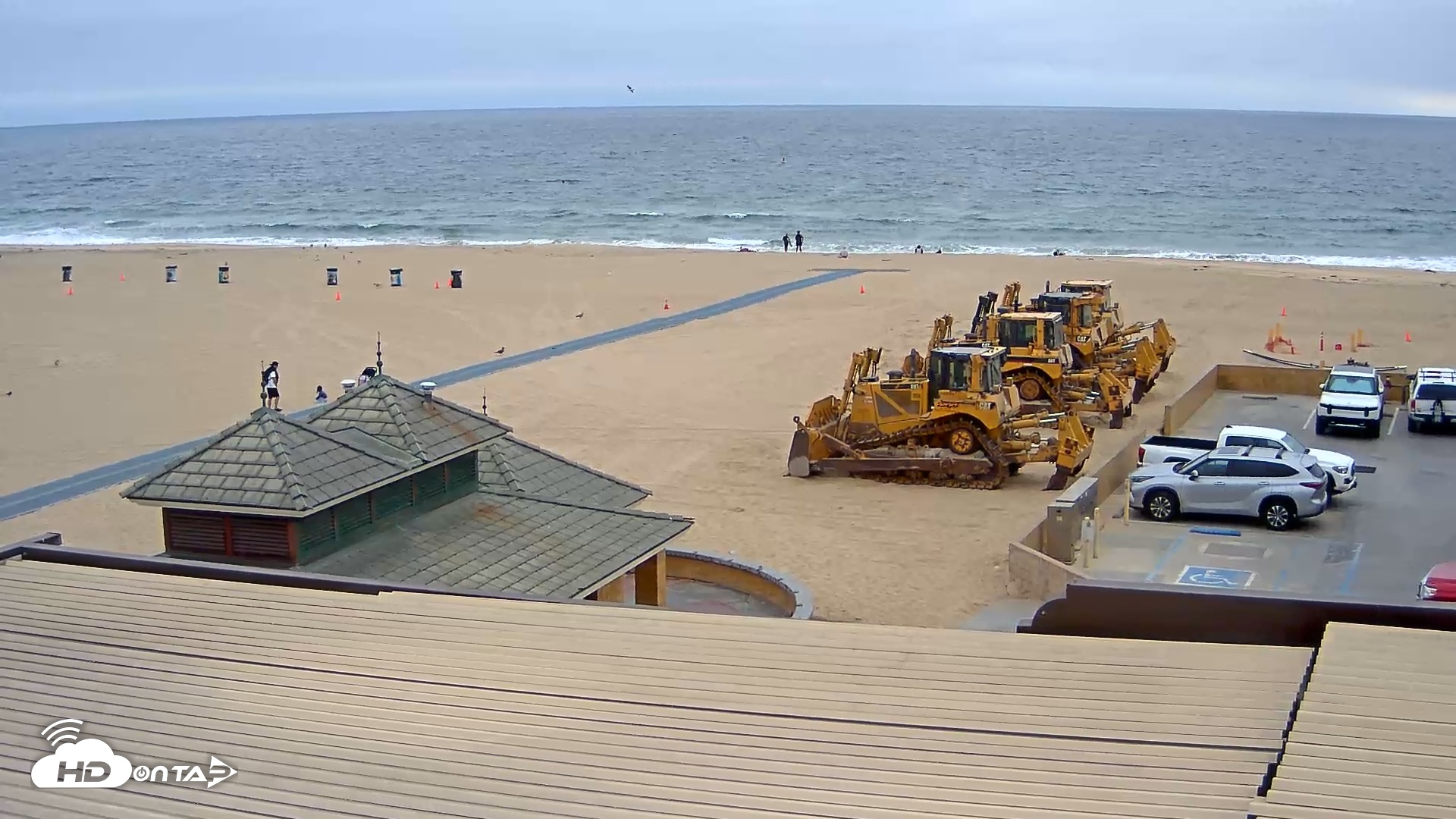 Snapshot of Hermosa Beach Pier South Live Webcam taken Apr 30, 2025, 4:30pm PDT