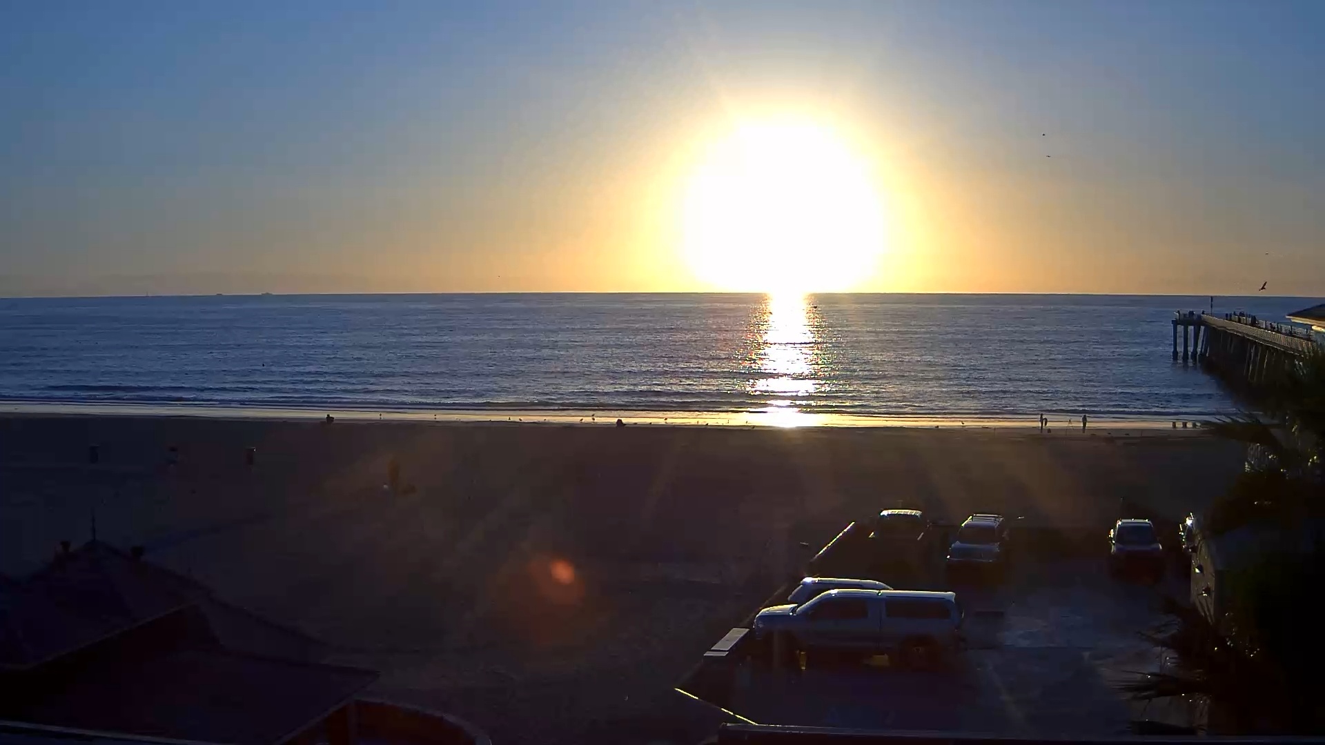 Snapshot of Hermosa Beach Pier South Live Webcam taken Jan 30, 2025, 5:05pm PST