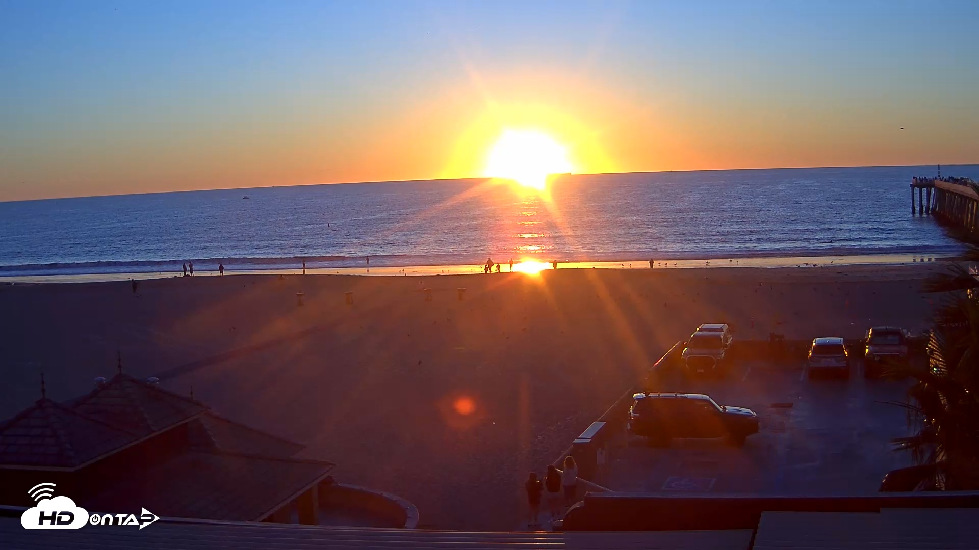 Snapshot of Hermosa Beach Pier South Live Webcam taken Dec 5, 2025, 4:41pm PST