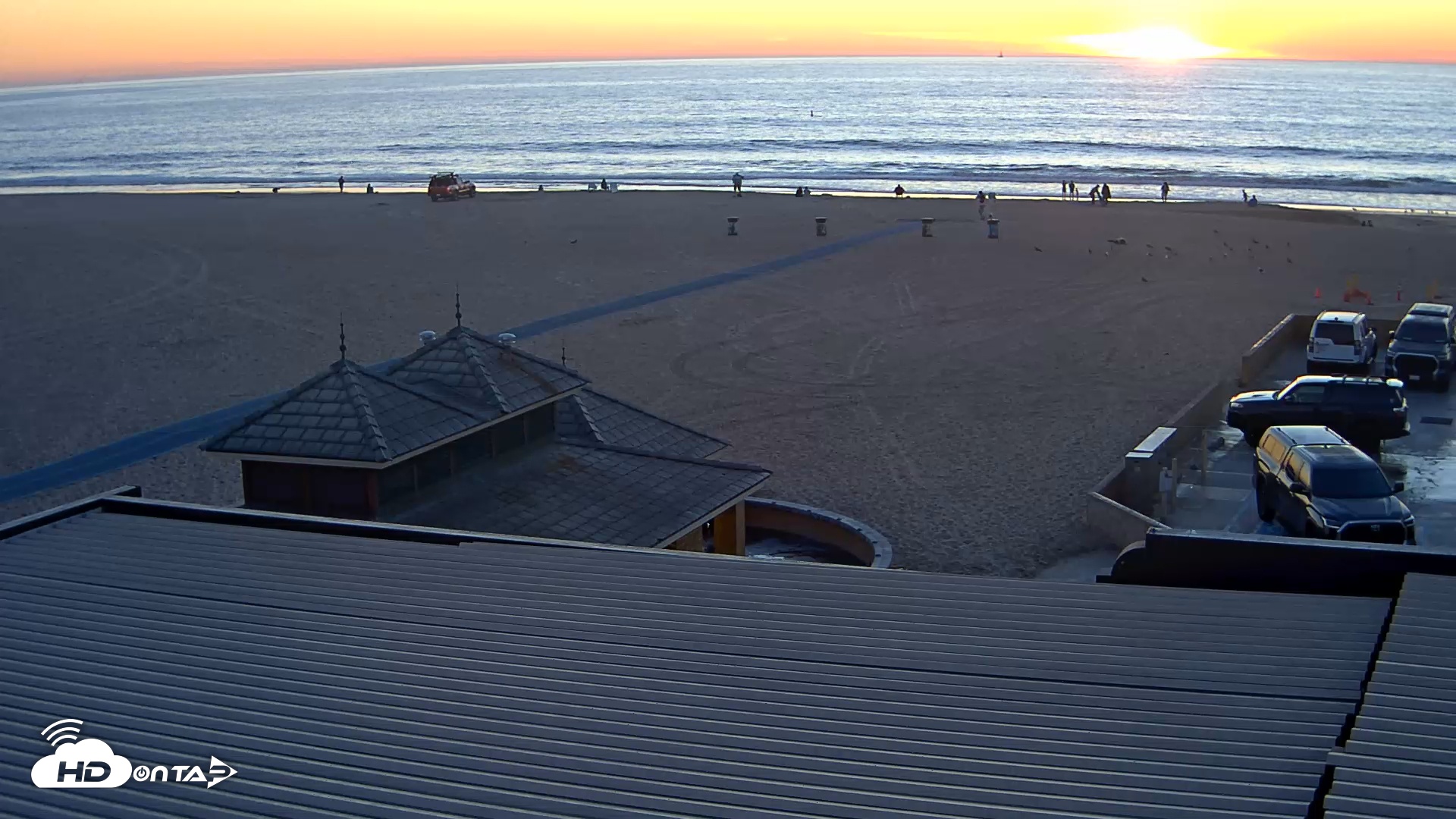 Snapshot of Hermosa Beach Pier South Live Webcam taken Nov 25, 2025, 4:48pm PST