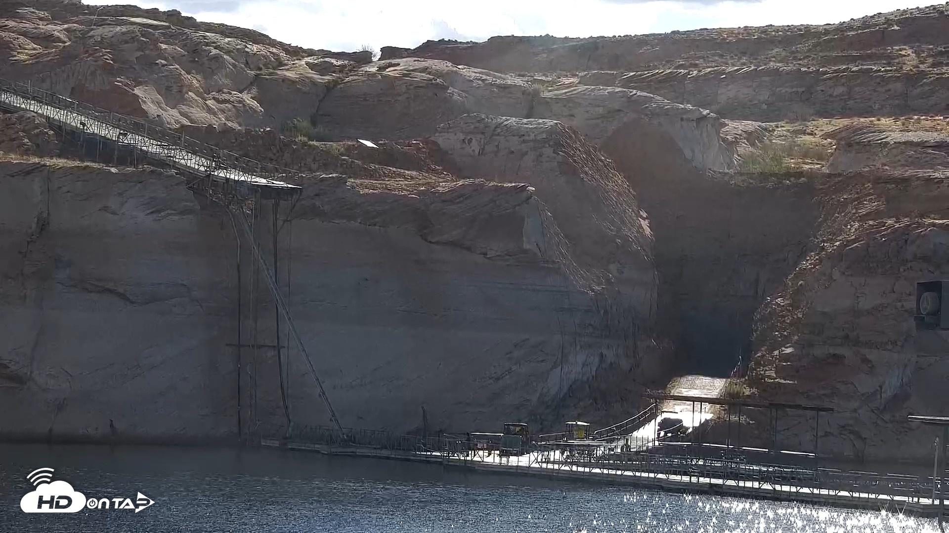 Snapshot of Lake Powell Antelope Point Marina Live Webcam taken Sep 18, 2026, 4:08pm MST