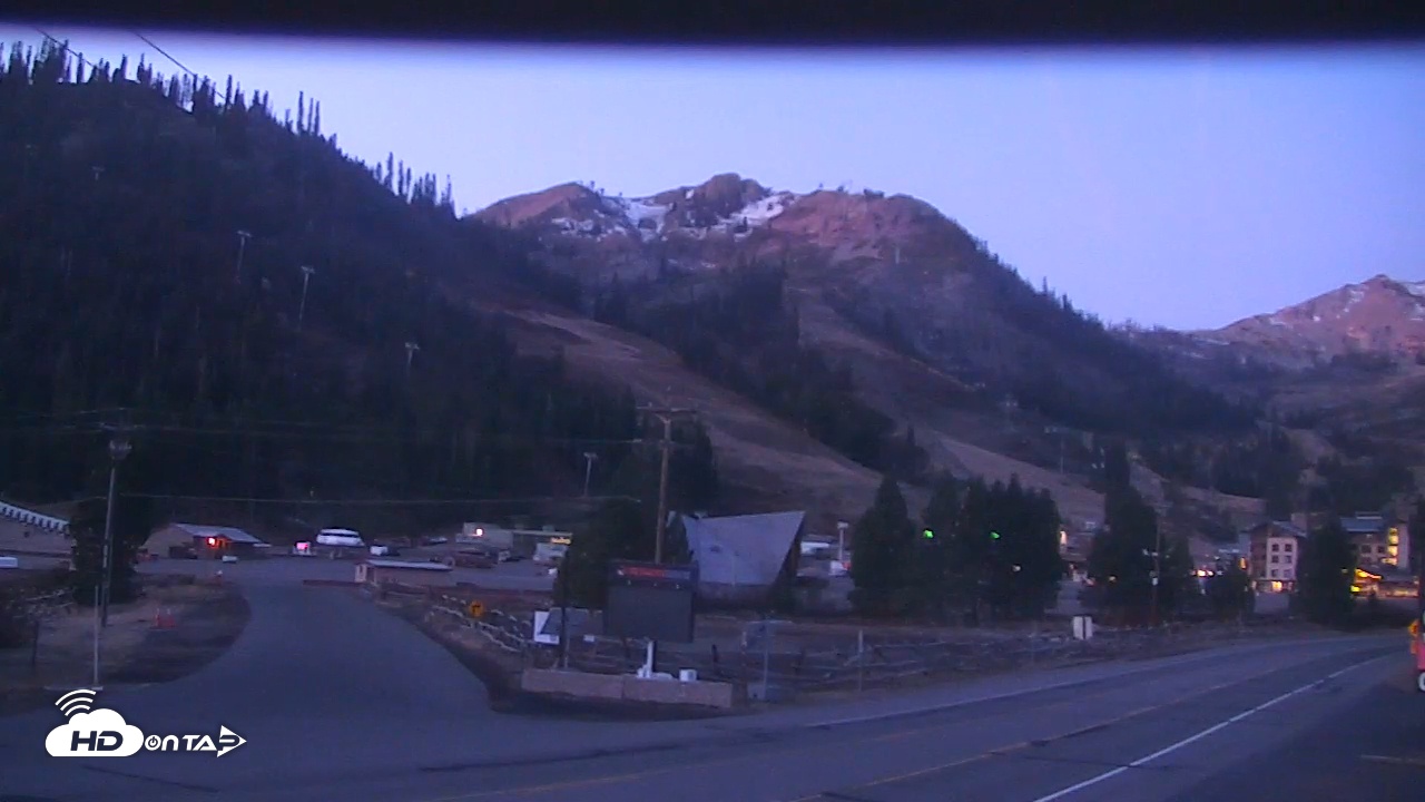 Snapshot of Palisades Tahoe KT-22 Live Webcam taken Nov 11, 2025, 6:20am PST
