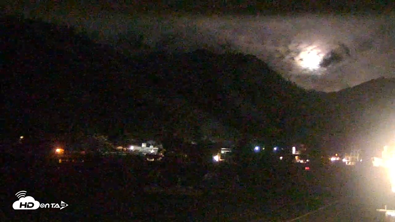 Snapshot of Palisades Tahoe KT-22 Live Webcam taken May 12, 2025, 3:57am PDT