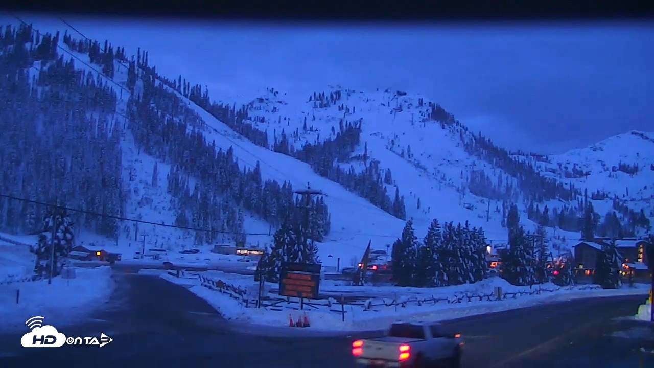 Snapshot of Palisades Tahoe KT-22 Live Webcam taken Dec 31, 2025, 7:02am PST