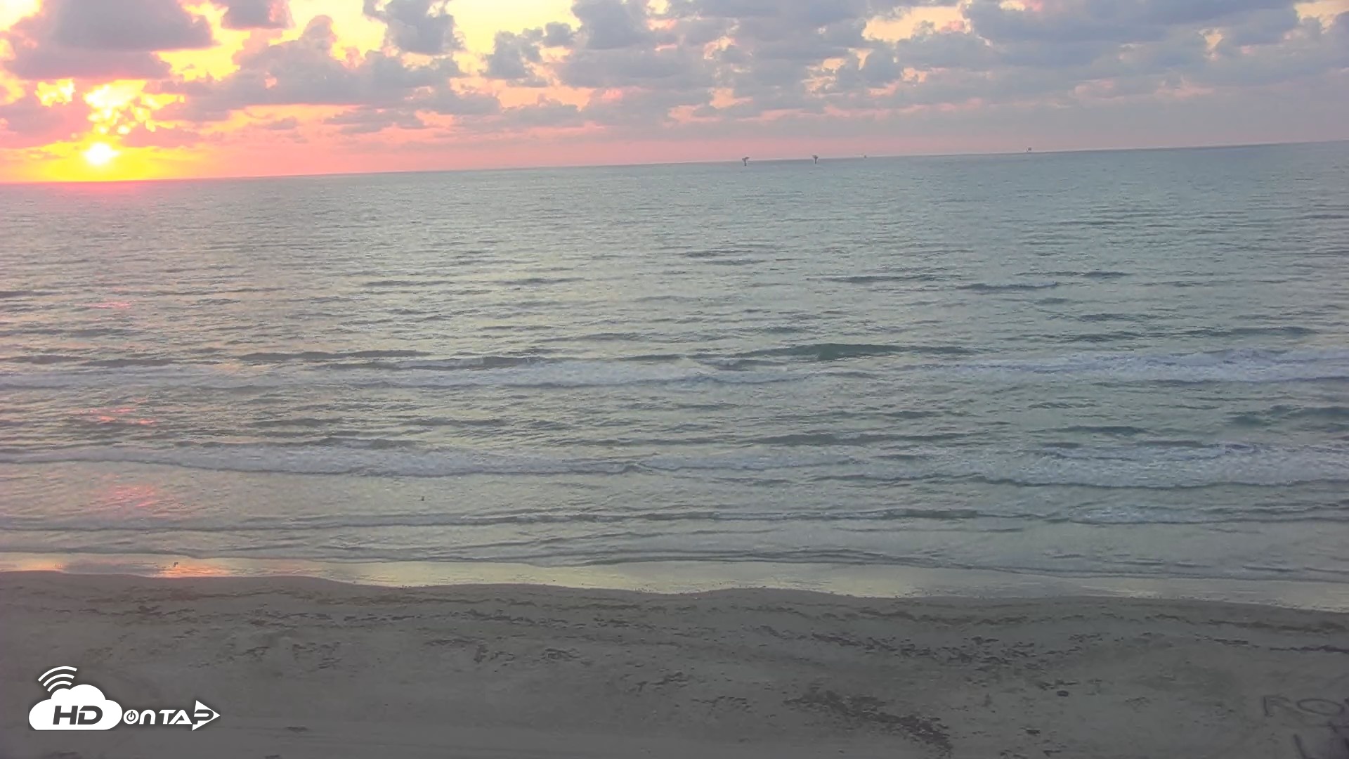 Snapshot of Gulf Shores - Port Aransas Live Beach Cam taken Sep 26, 2026, 7:26am CDT