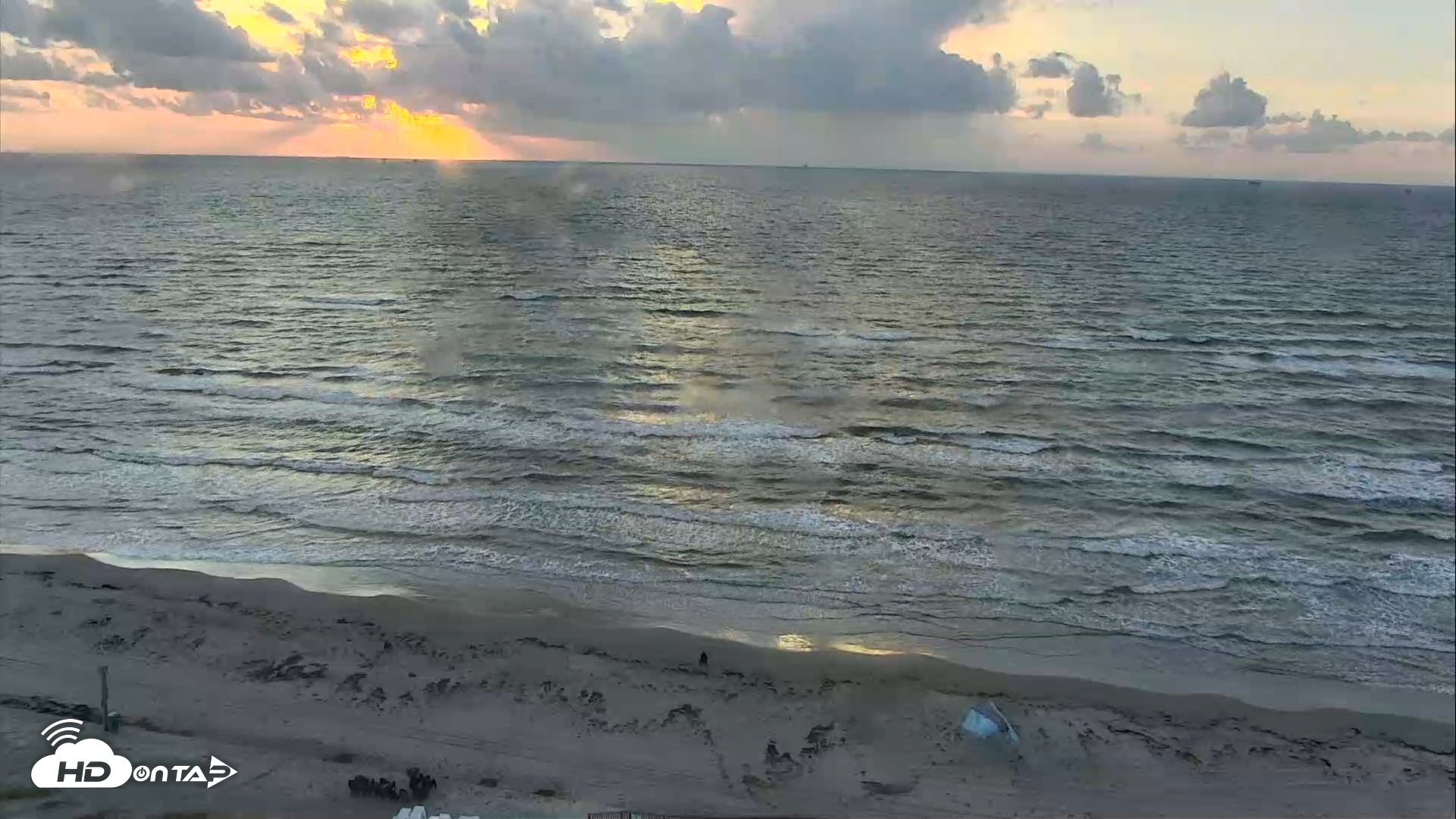Snapshot of Port Aransas Beach - Sea Gull Condos Live Webcam taken Sep 24, 2026, 7:32am CDT