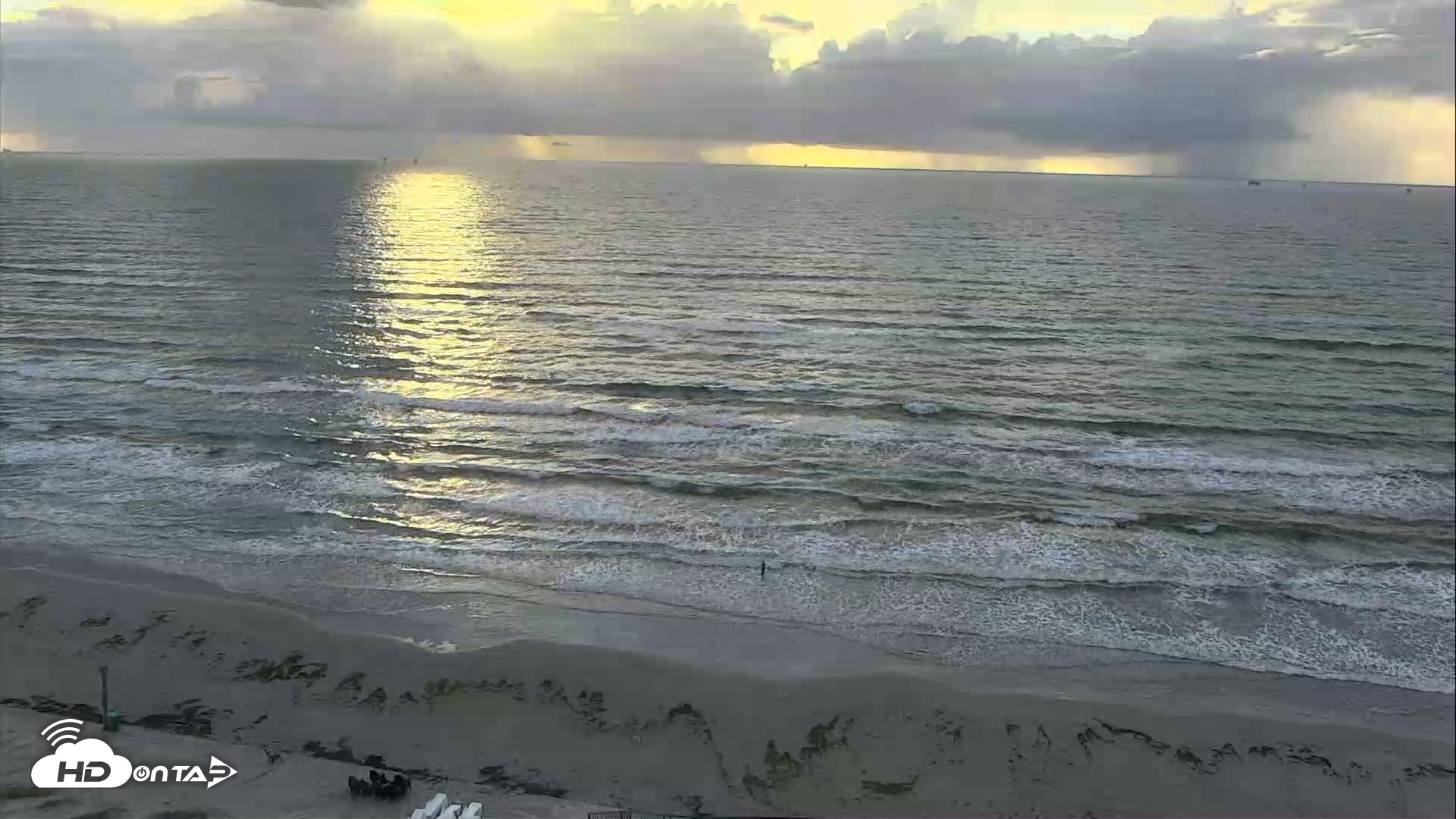 Snapshot of Port Aransas Beach - Sea Gull Condos Live Webcam taken Sep 20, 2026, 7:53am CDT