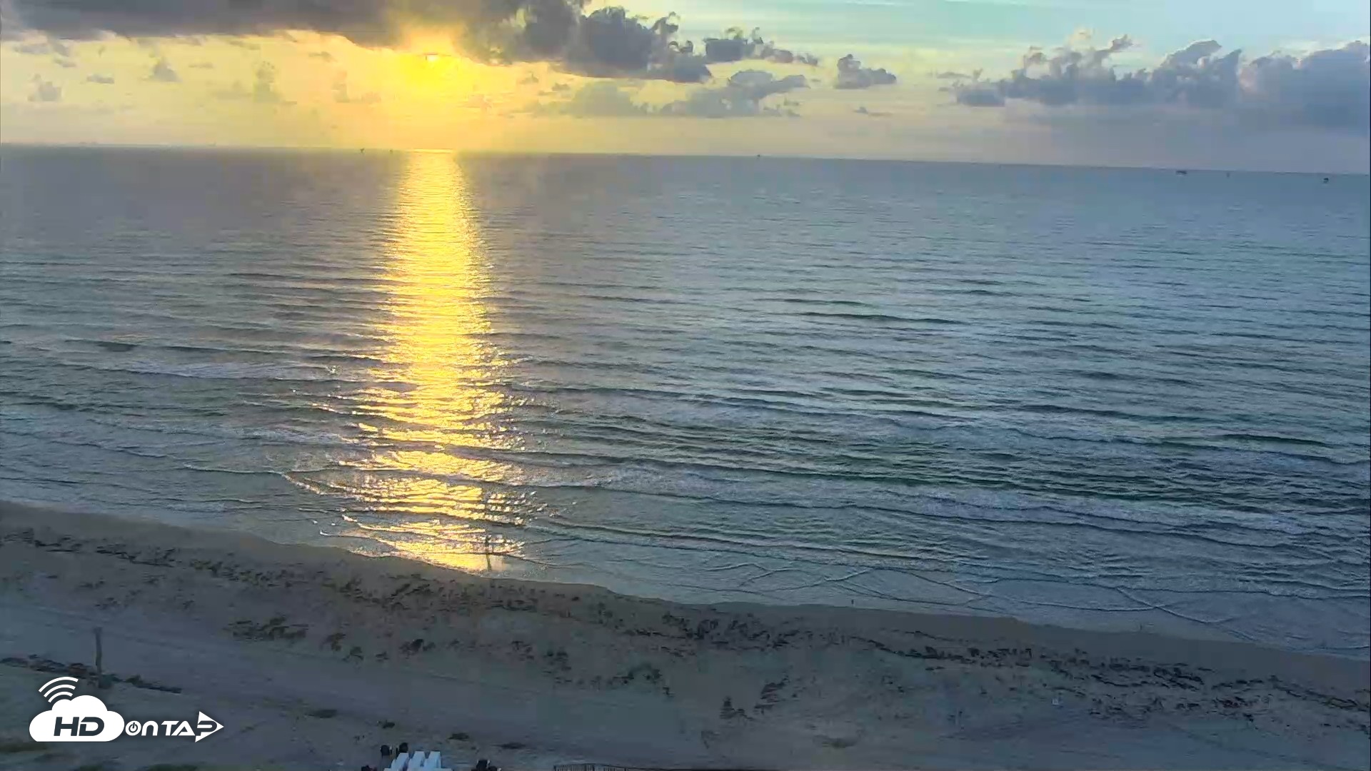 Snapshot of Port Aransas Beach - Sea Gull Condos Live Webcam taken Sep 27, 2026, 7:42am CDT