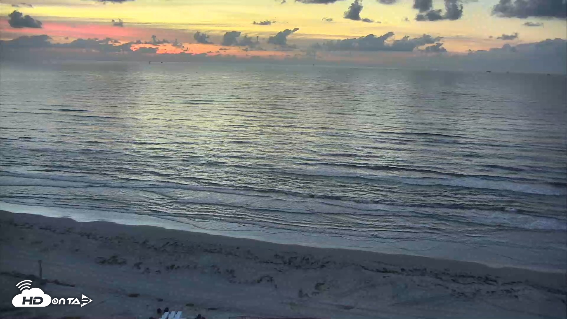 Snapshot of Port Aransas Beach - Sea Gull Condos Live Webcam taken Sep 27, 2026, 7:02am CDT