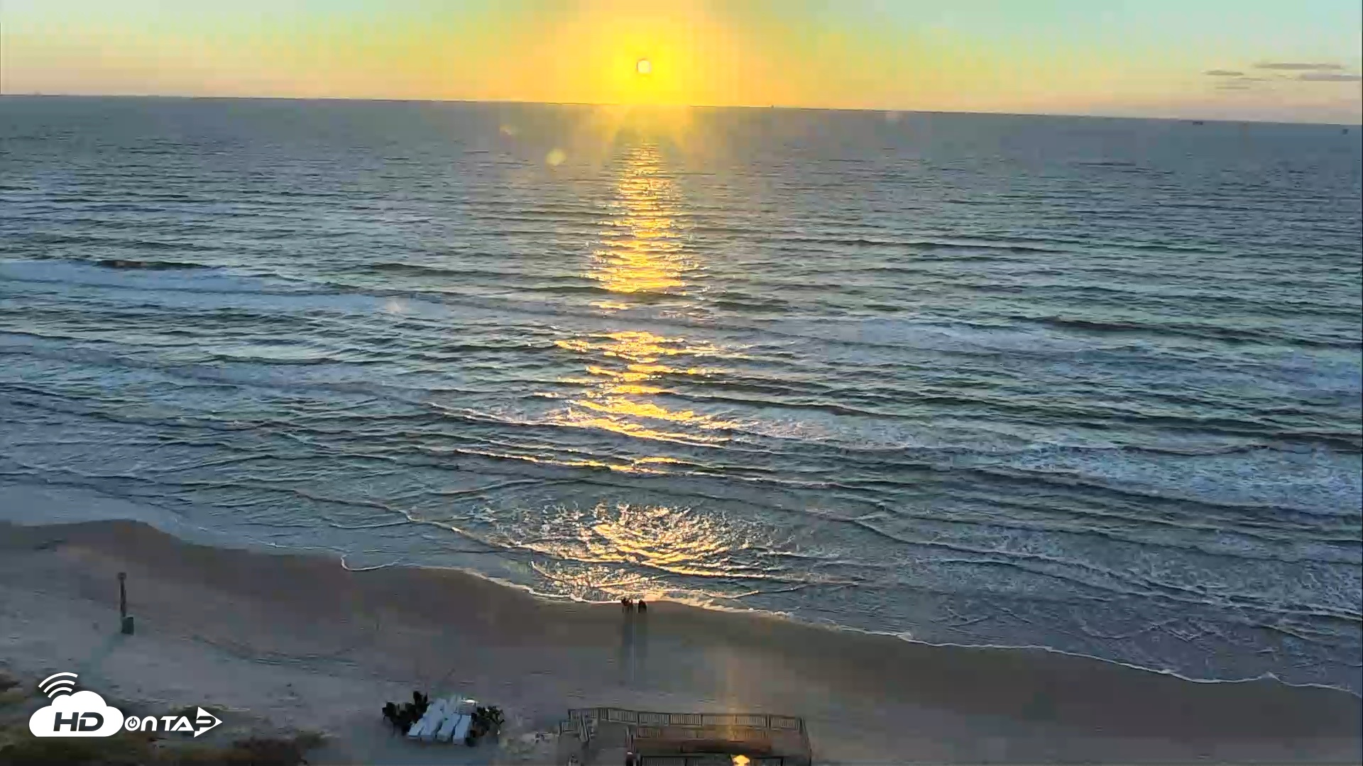 Snapshot of Port Aransas Beach - Sea Gull Condos Live Webcam taken Oct 23, 2026, 7:44am CDT