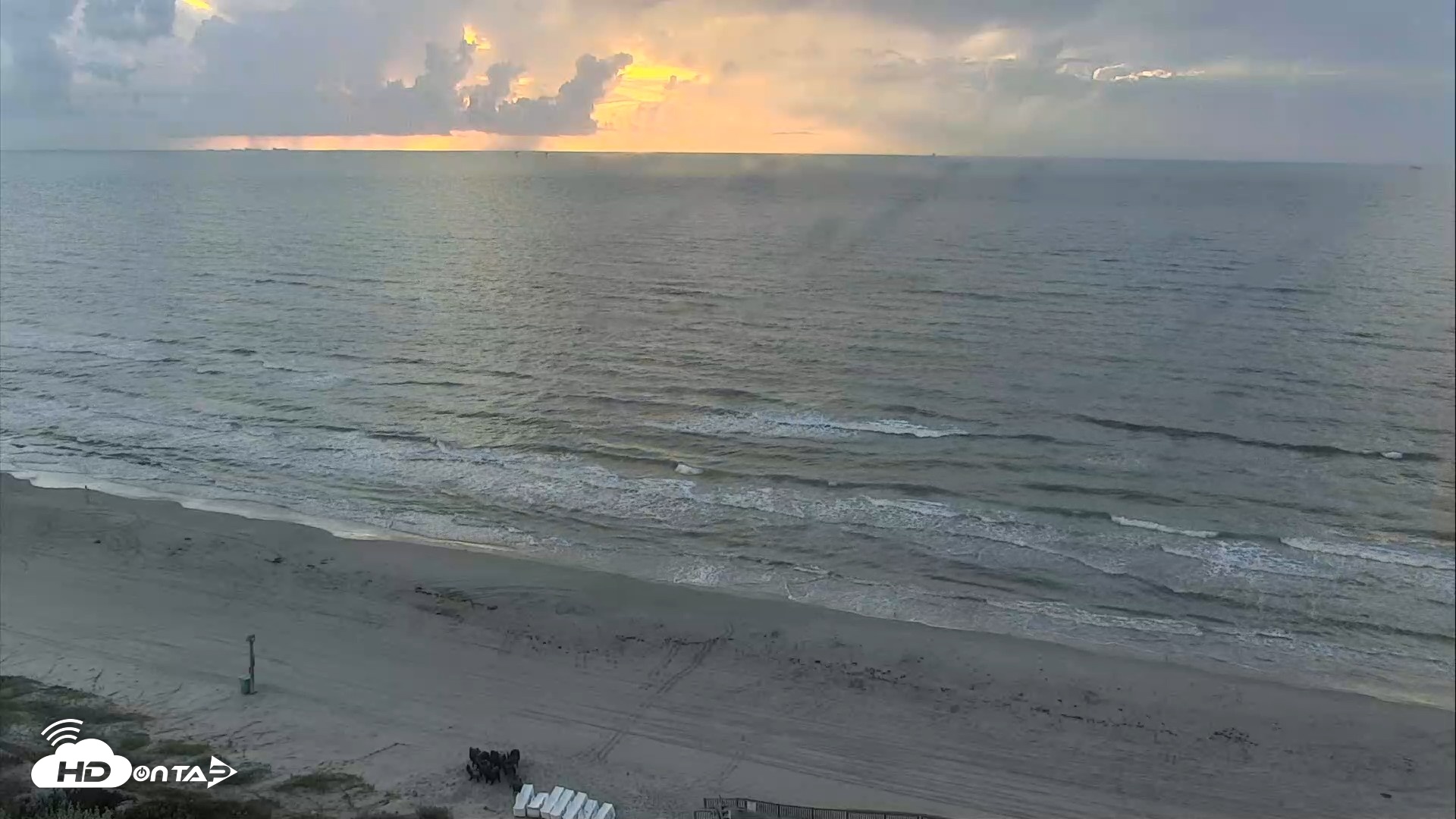Snapshot of Port Aransas Beach - Sea Gull Condos Live Webcam taken Sep 9, 2026, 7:34am CDT
