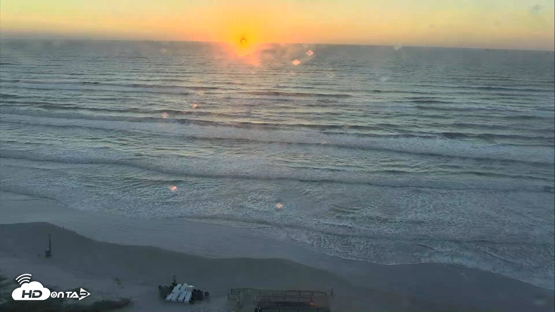 Snapshot of Port Aransas Beach - Sea Gull Condos Live Webcam taken Oct 20, 2026, 7:33am CDT