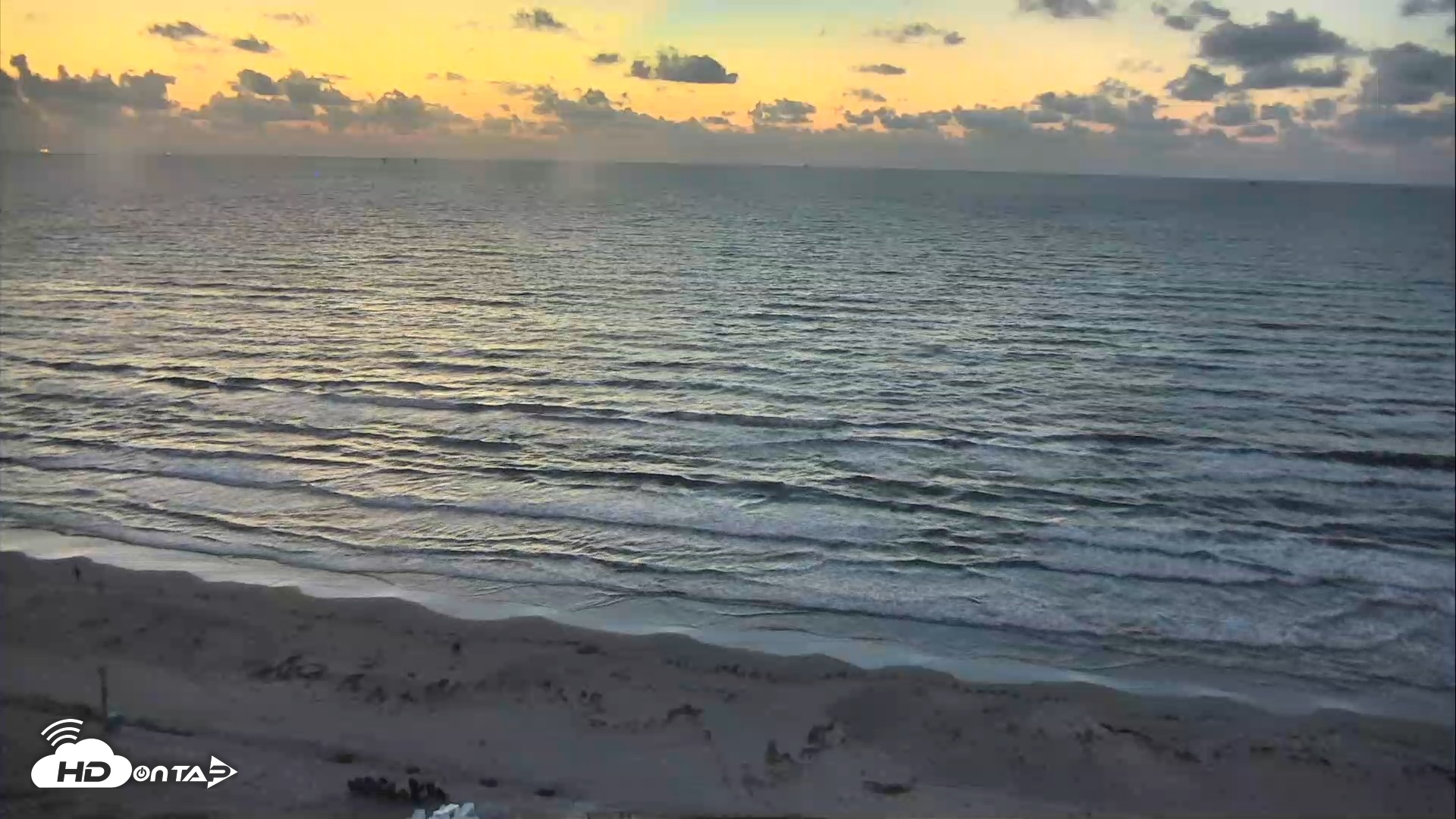 Snapshot of Port Aransas Beach - Sea Gull Condos Live Webcam taken Sep 23, 2026, 6:56am CDT