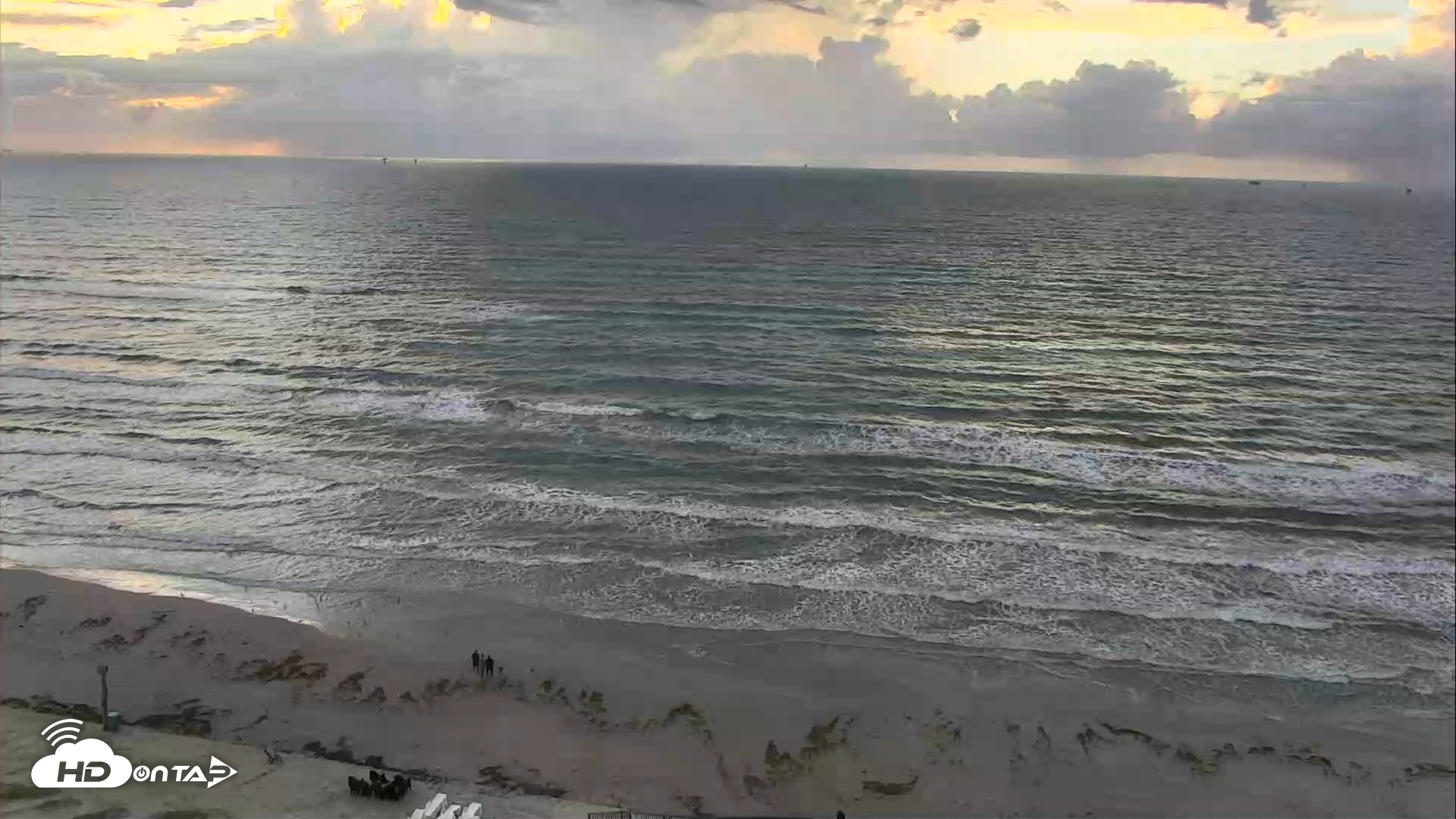 Snapshot of Port Aransas Beach - Sea Gull Condos Live Webcam taken Sep 20, 2026, 7:26am CDT