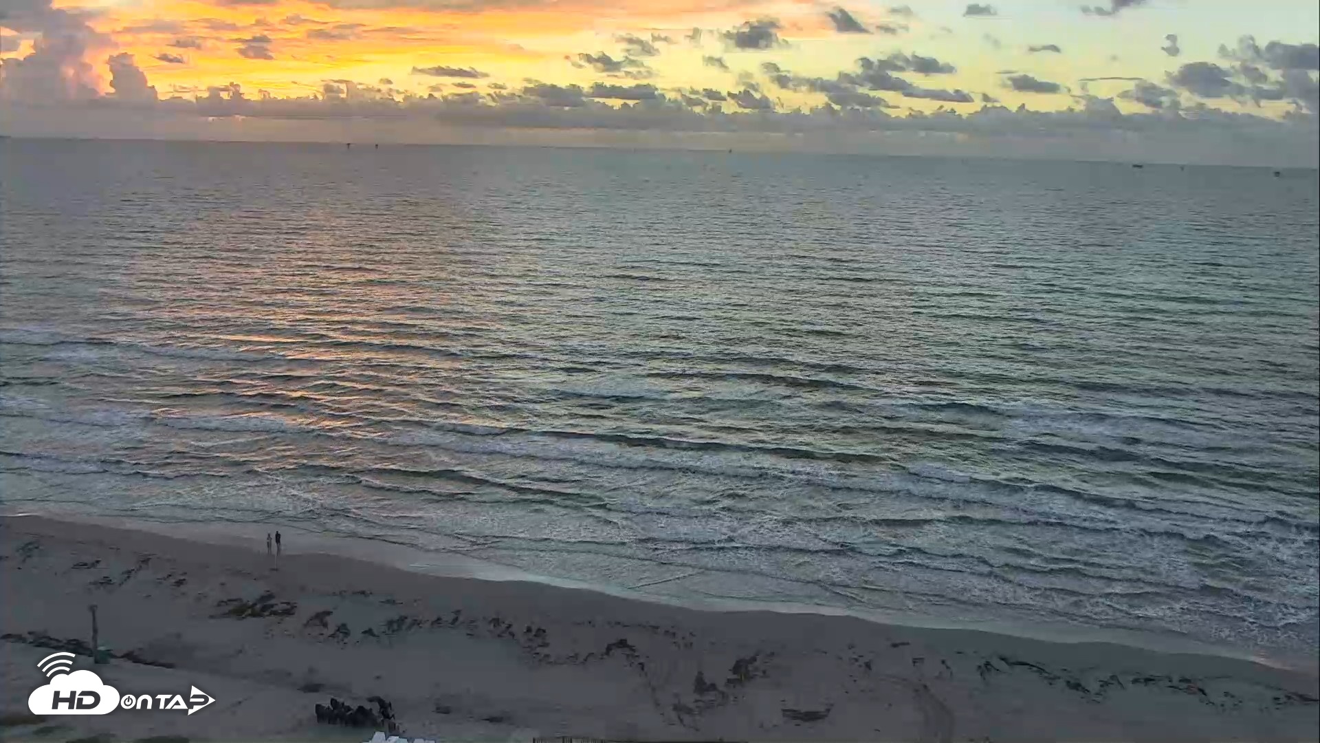 Snapshot of Port Aransas Beach - Sea Gull Condos Live Webcam taken Sep 21, 2026, 7:12am CDT