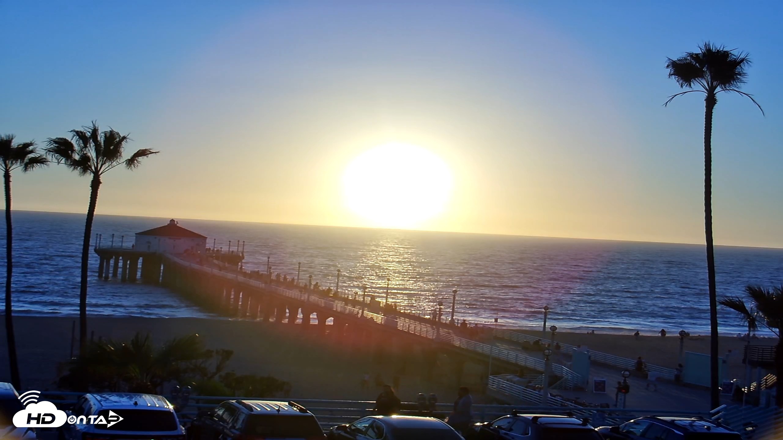 Snapshot of Manhattan Beach Pier North Live Cam taken Oct 7, 2026, 6:16pm PDT